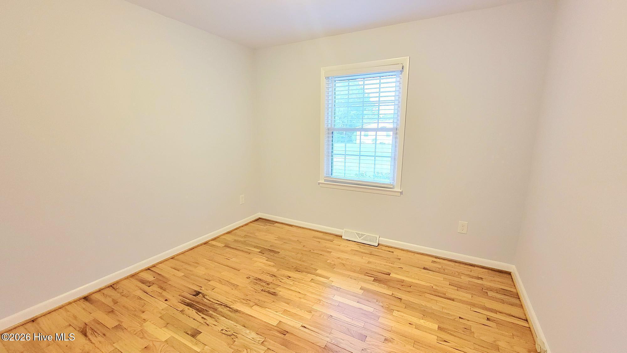 100548786 | Photo 14