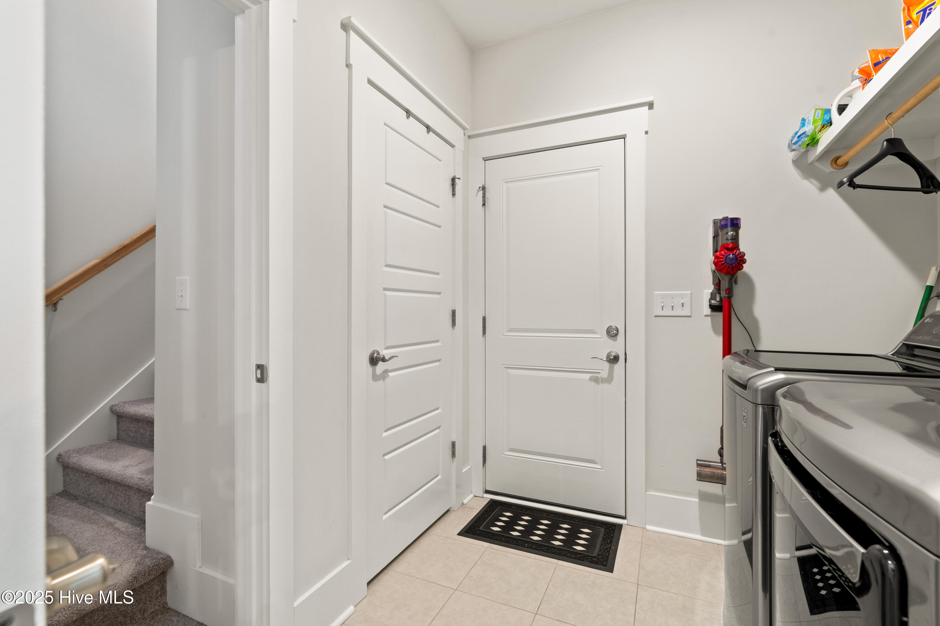 100526645 | Photo 27