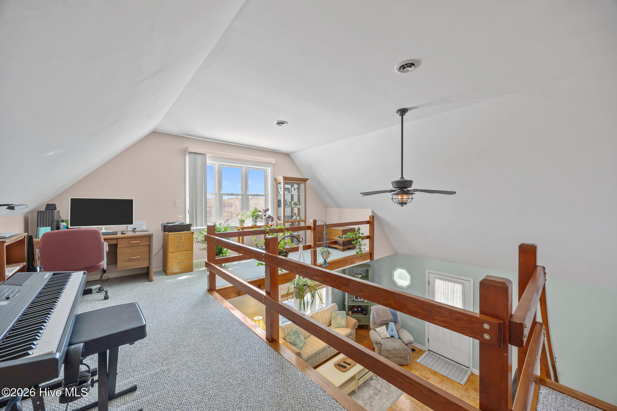 100561792 | Photo 19