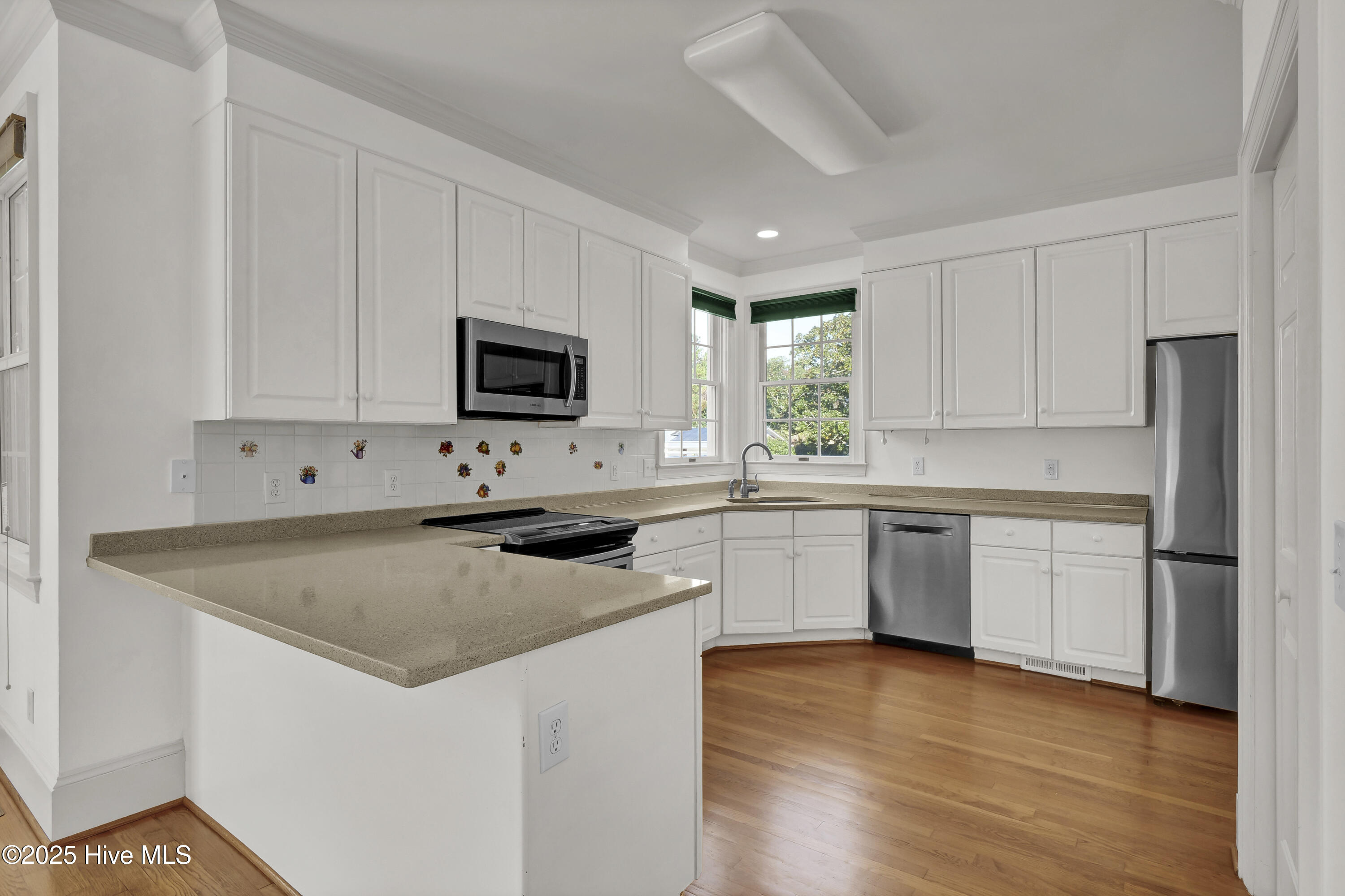 100540971 | Photo 21