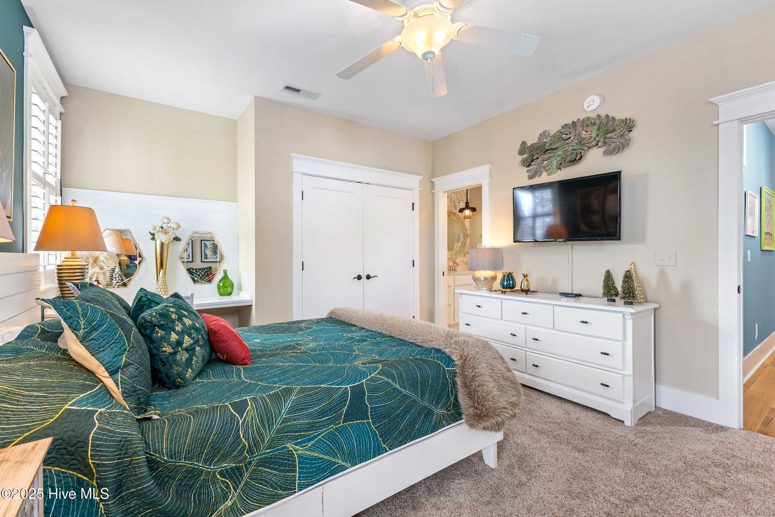 100543179 | Photo 52