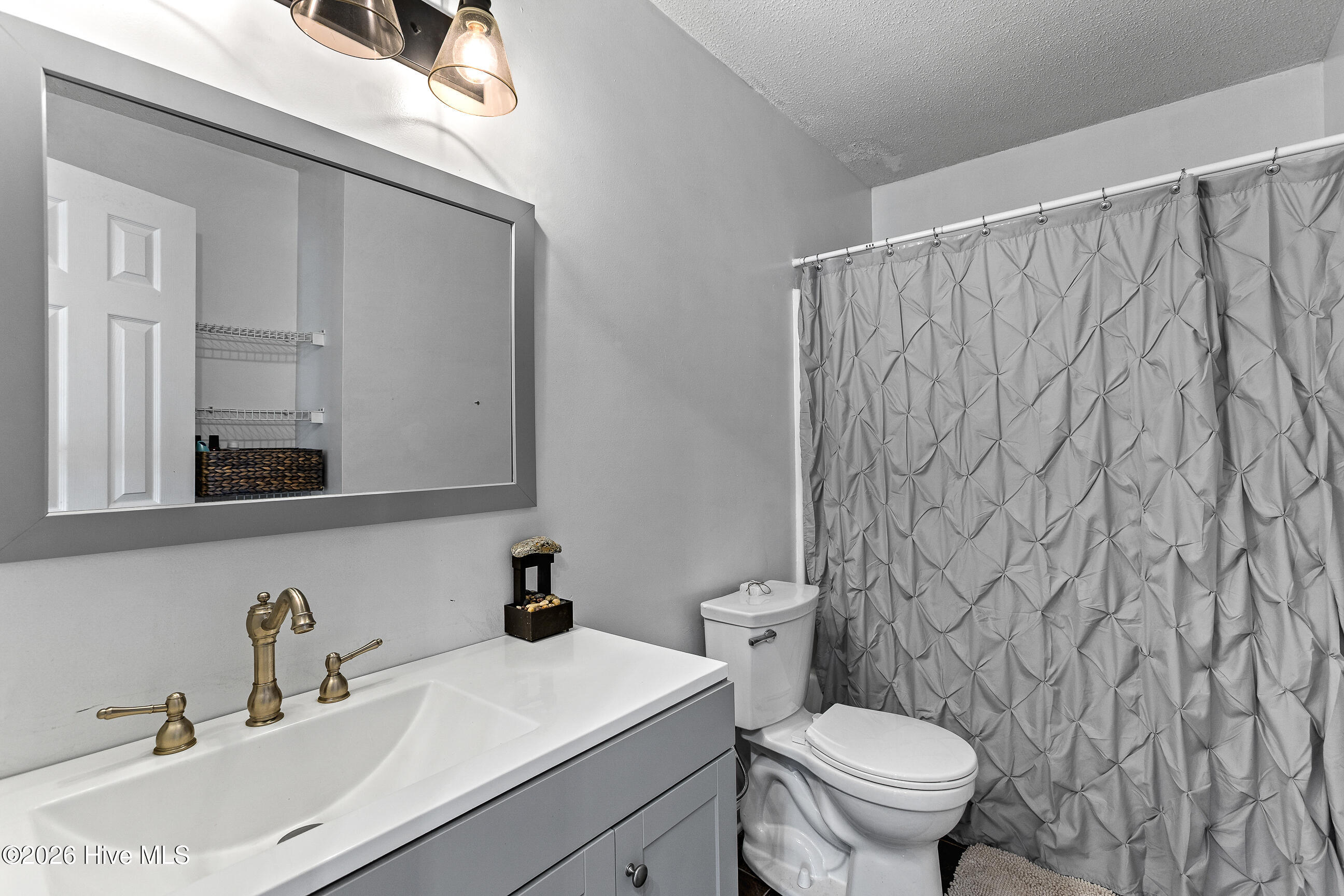 100562953 | Photo 16