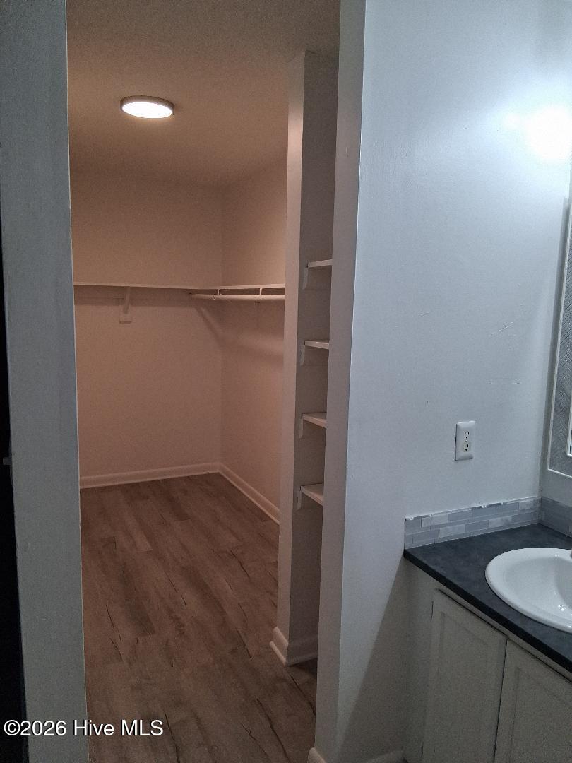 100551562 | Photo 13