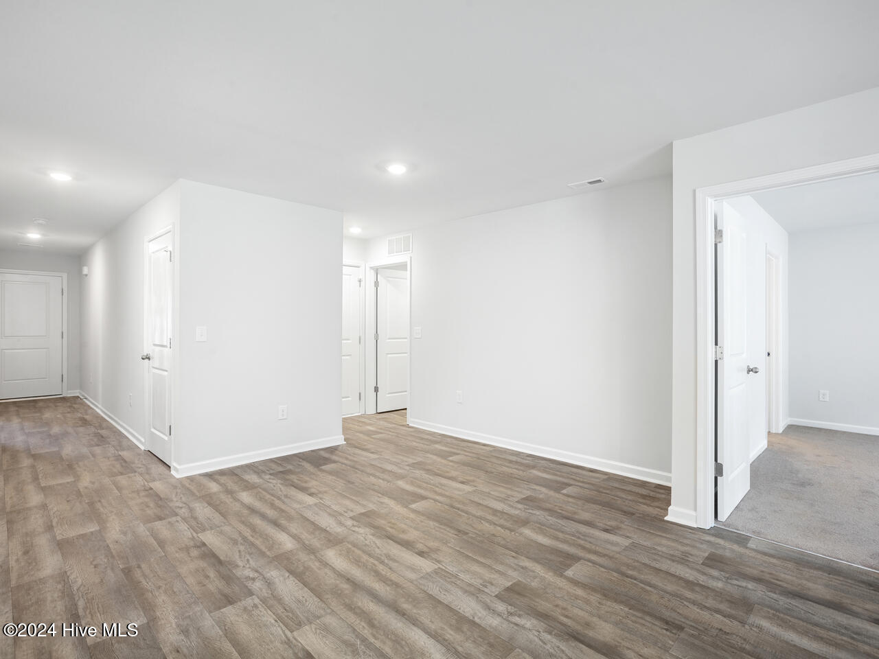 100533590 | Photo 10