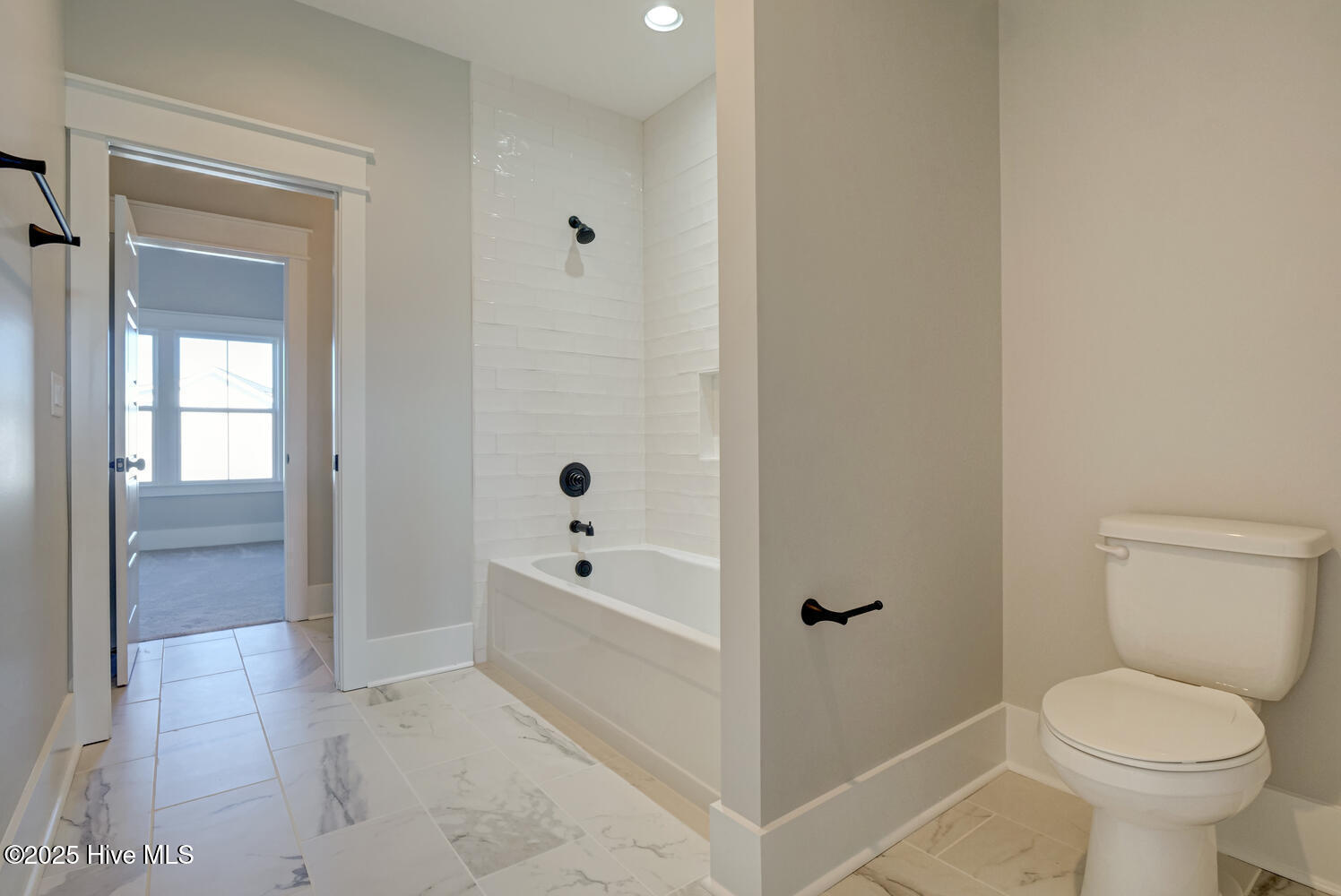 100539915 | Photo 23