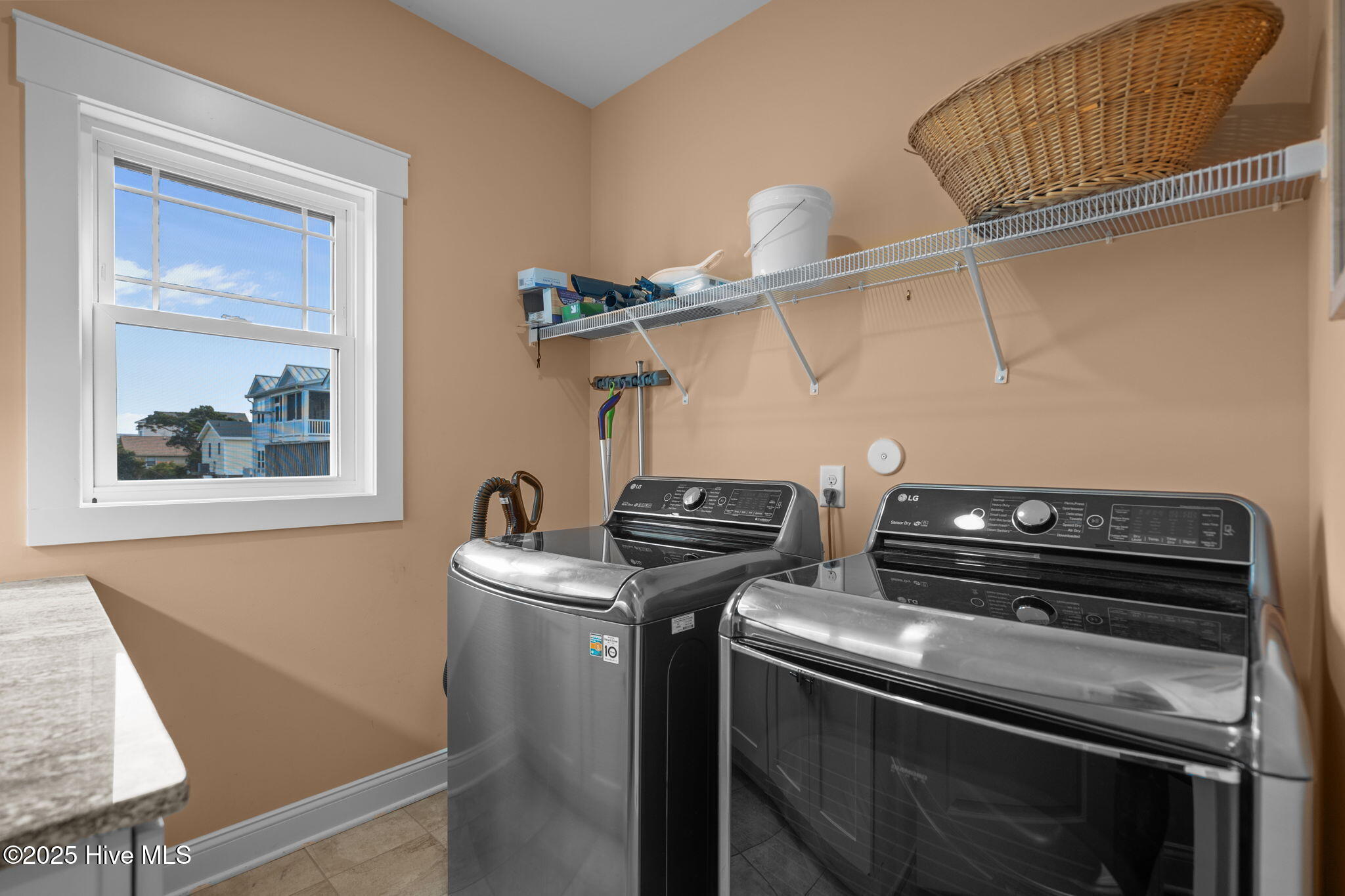 100541907 | Photo 21