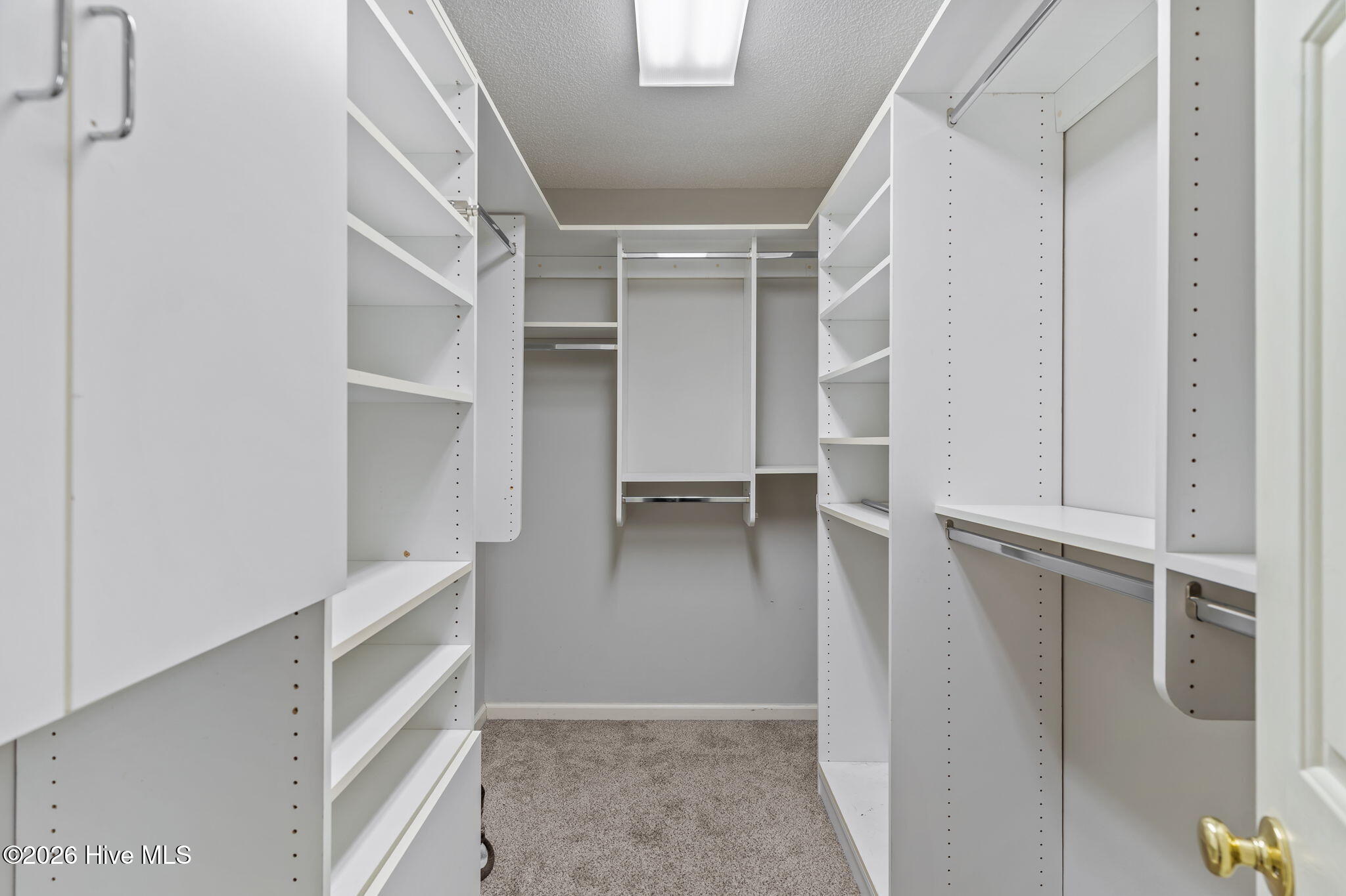 100569339 | Photo 32