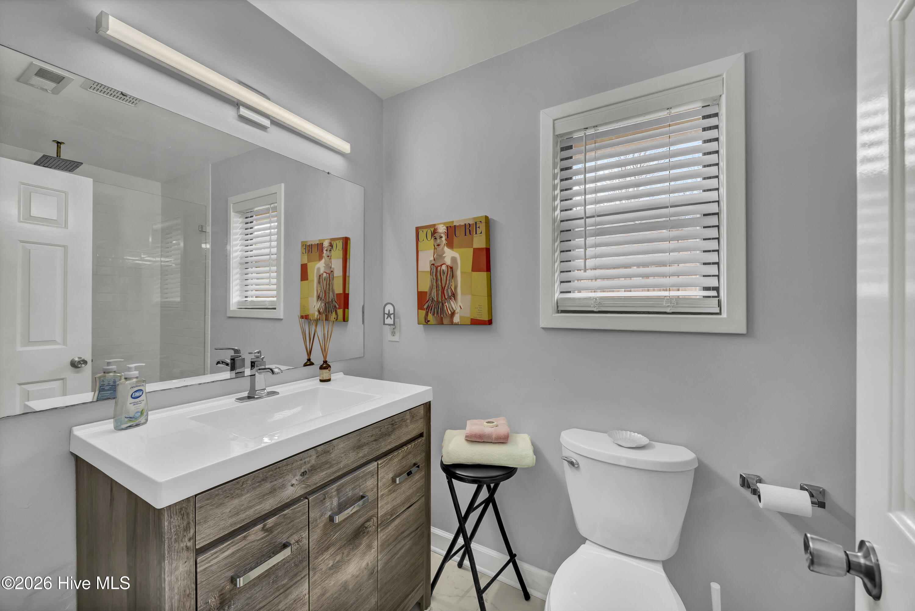 100548002 | Photo 13