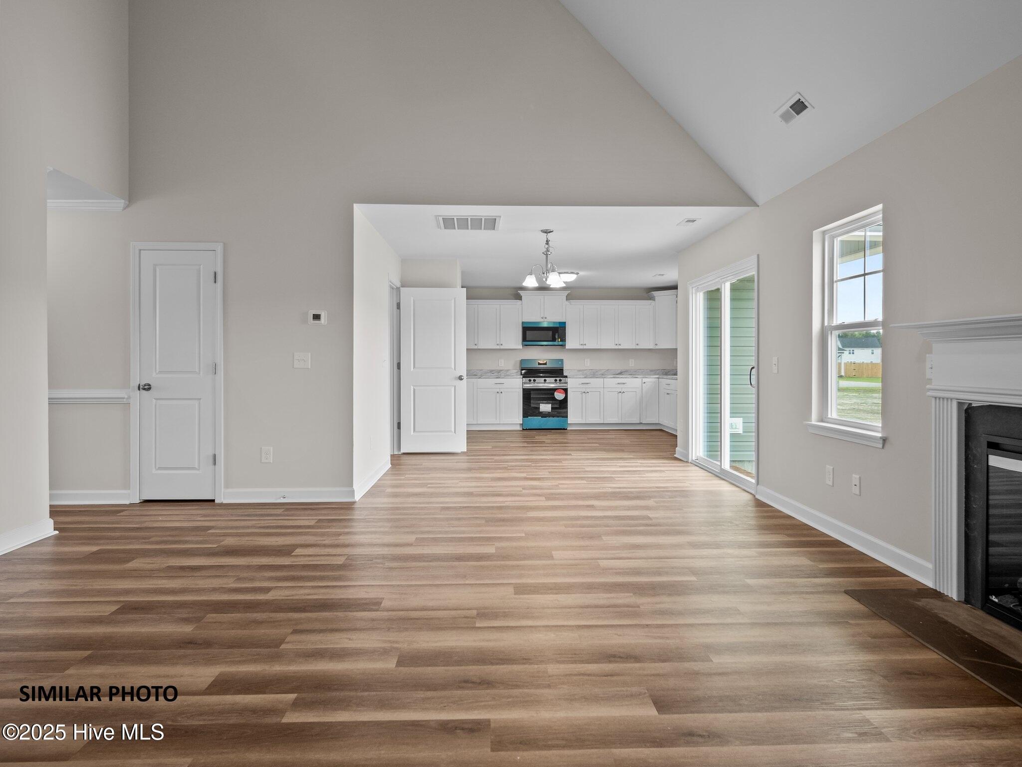 100519589 | Photo 13