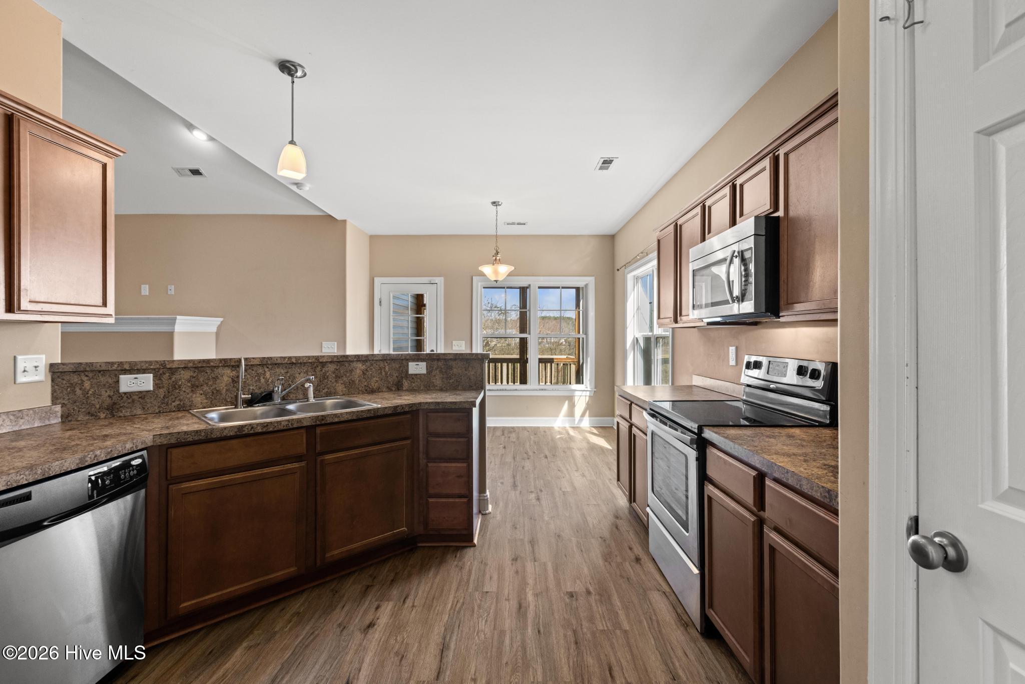 100556955 | Photo 14