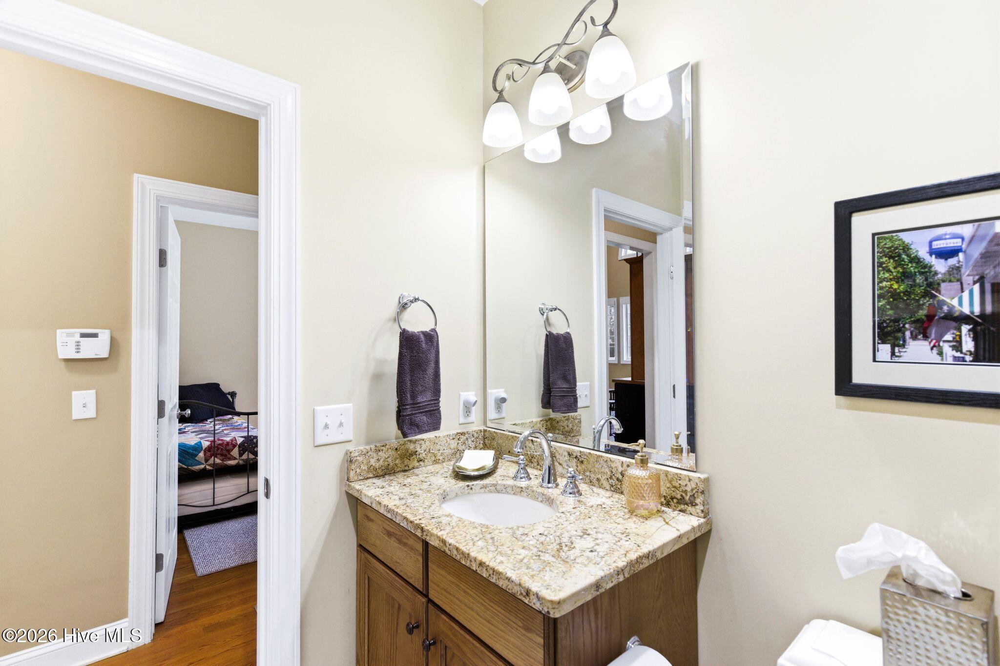 100564231 | Photo 40