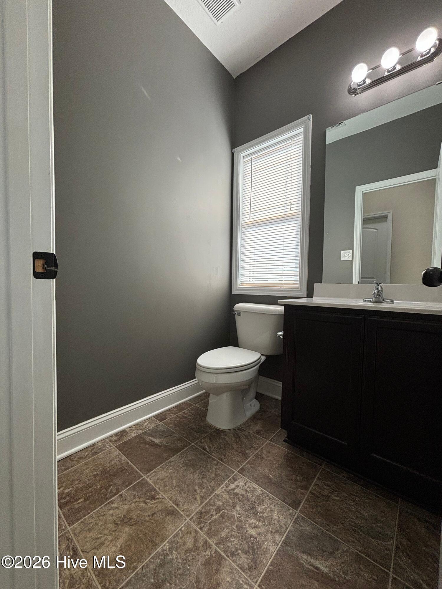 100557628 | Photo 15