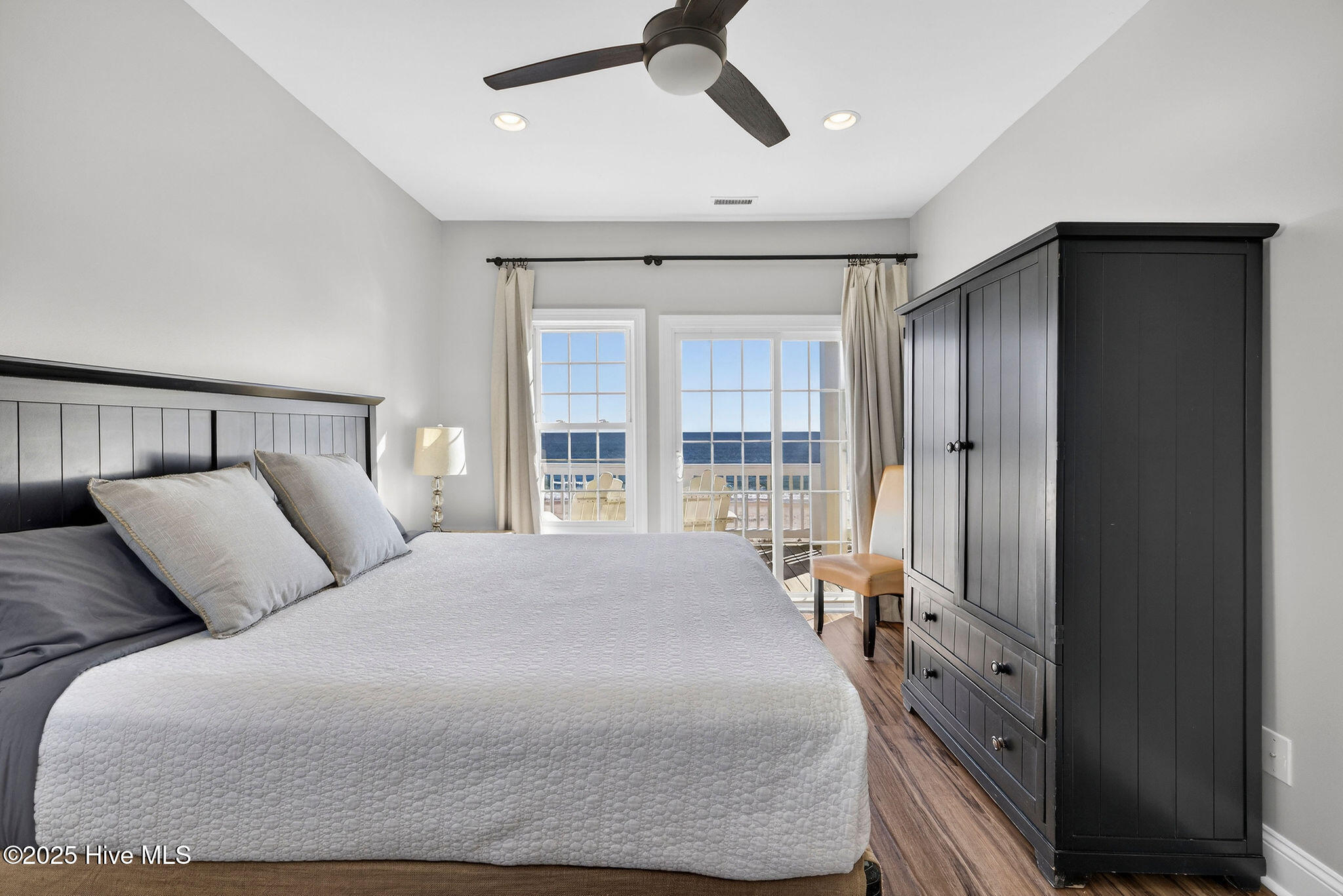 100544779 | Photo 42