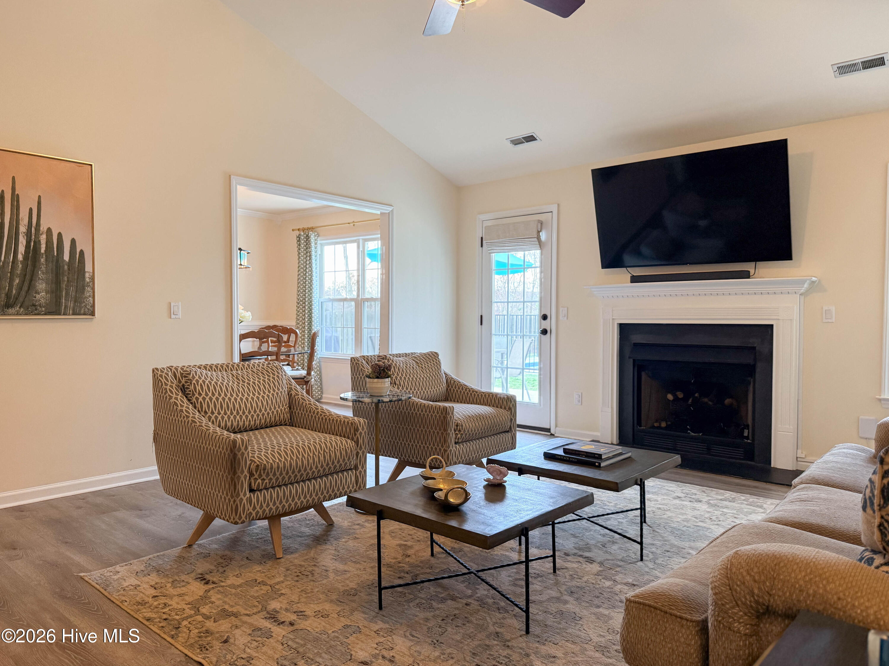 100559708 | Photo 16