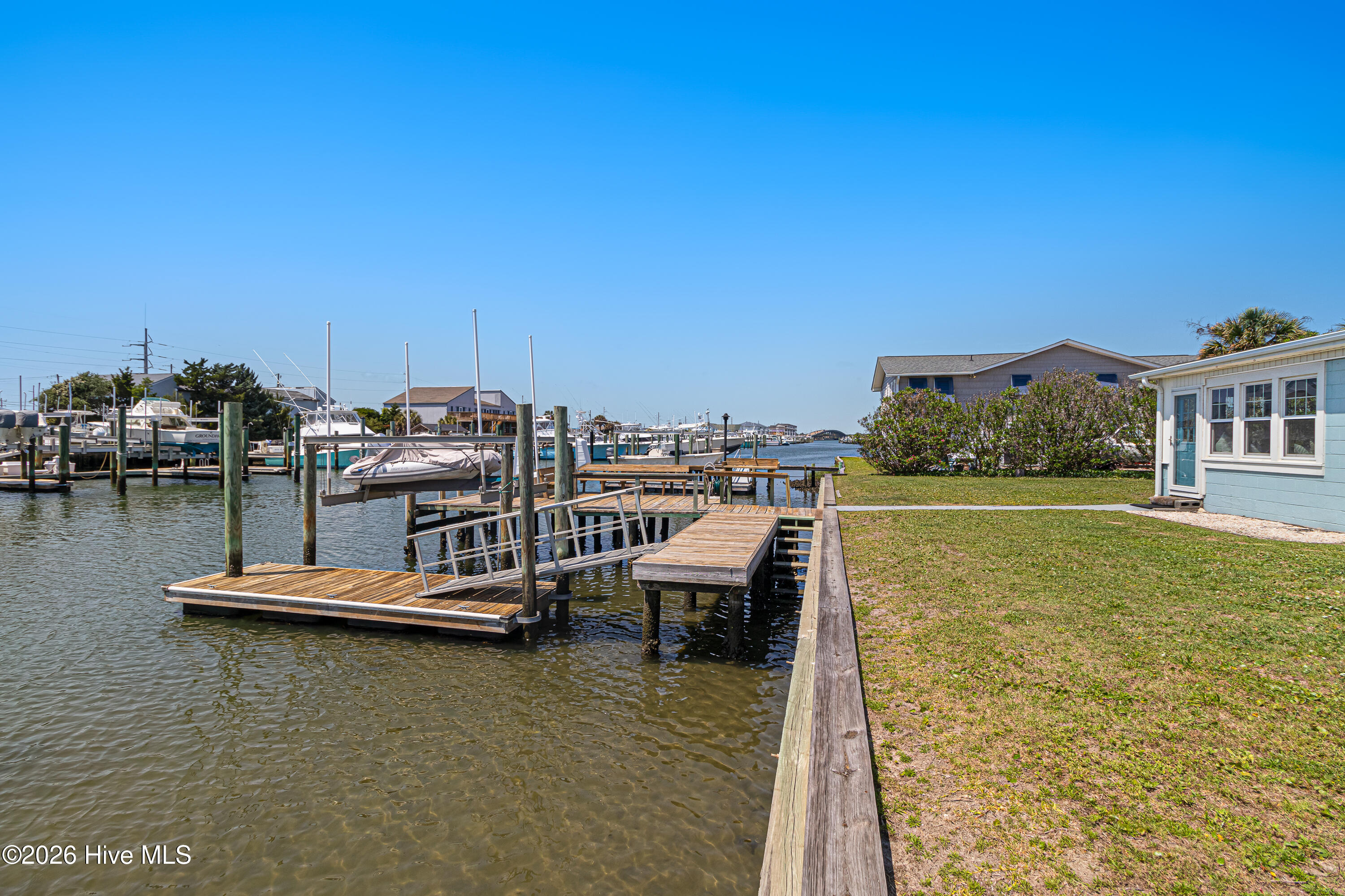 213 W Bogue Sound Drive,Atlantic Beach