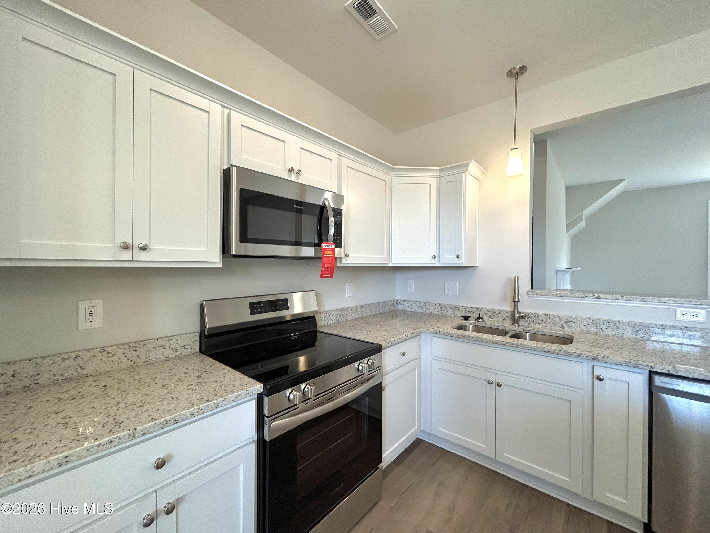 100560362 | Photo 27