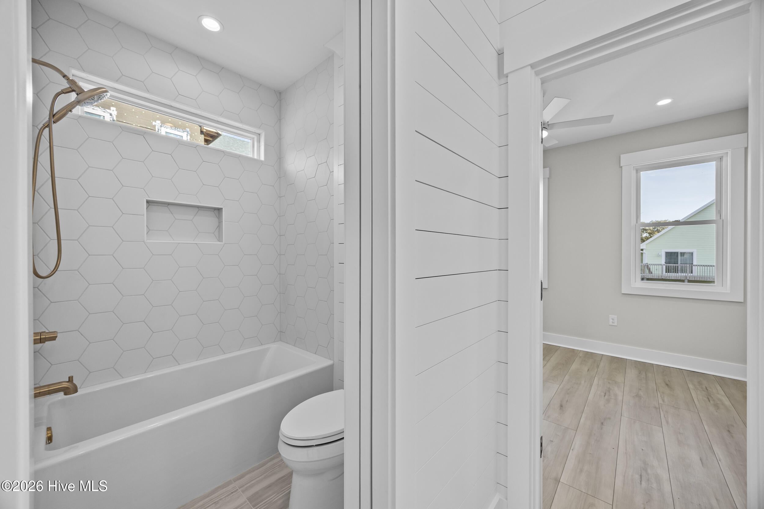 100543064 | Photo 29