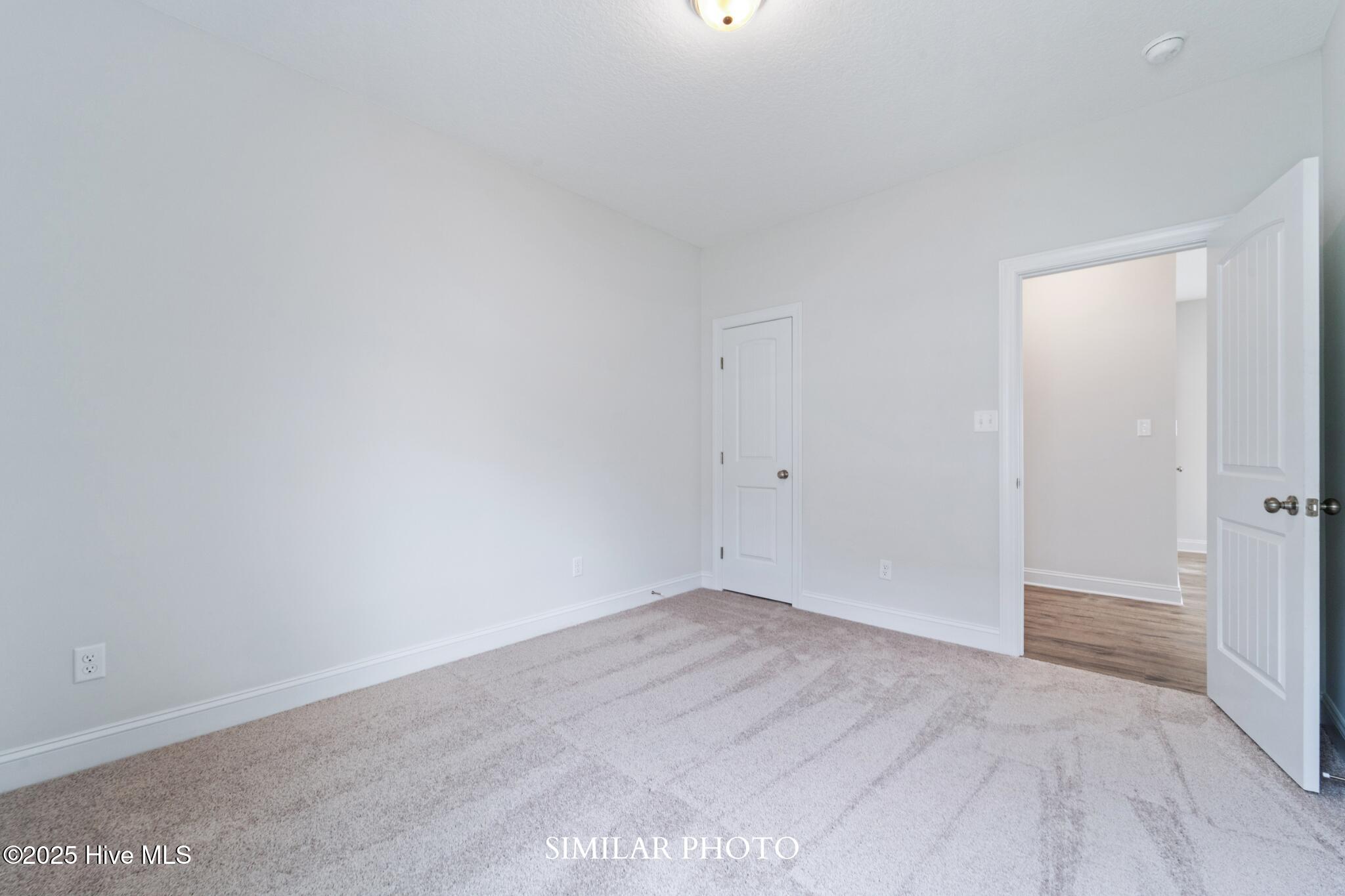 100530742 | Photo 26