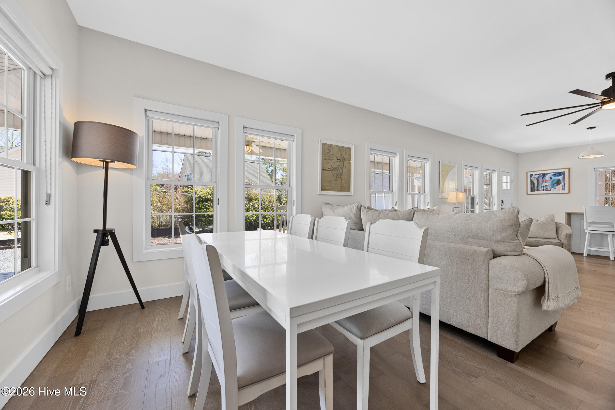 100562849 | Photo 15