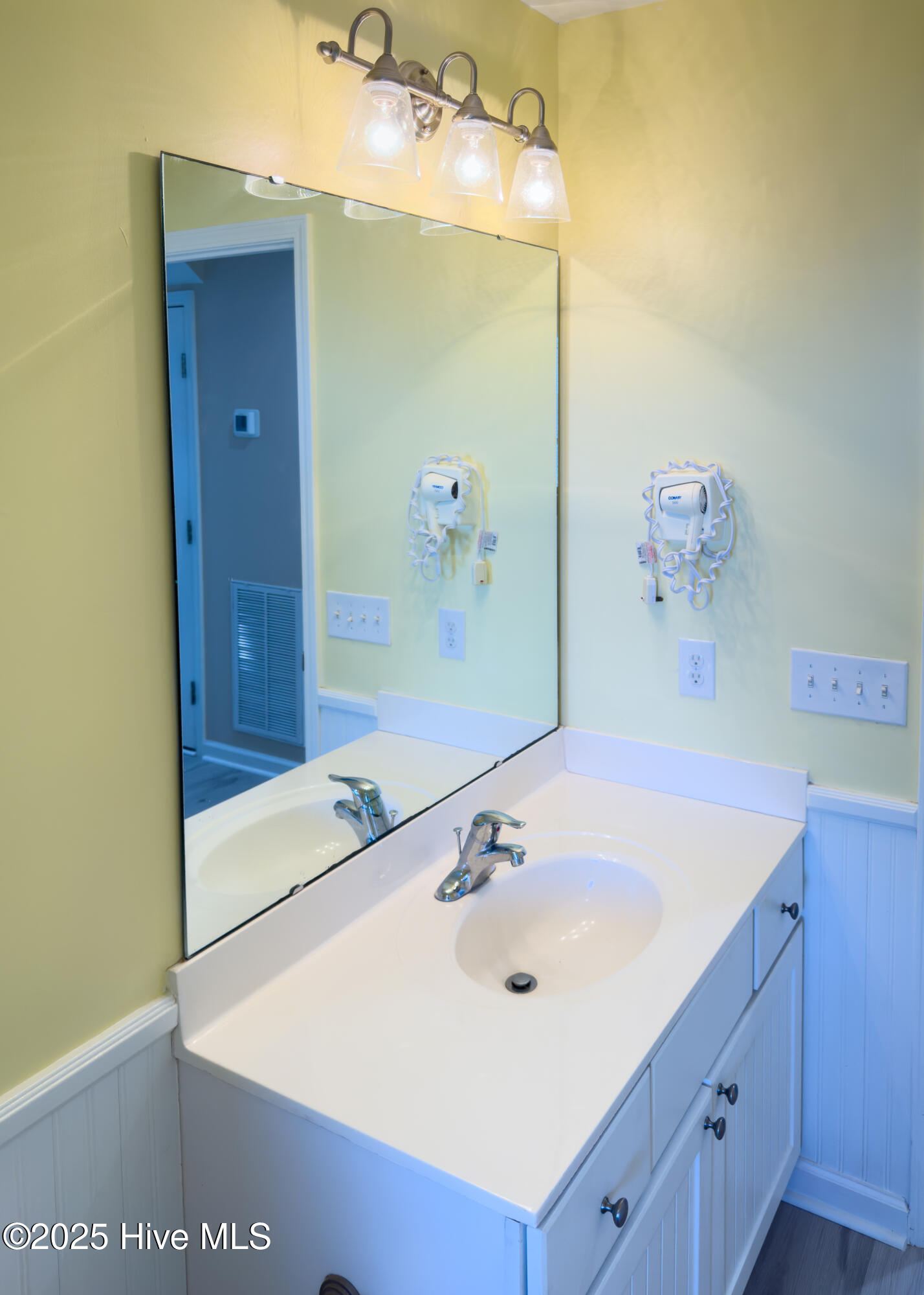 100541150 | Photo 46