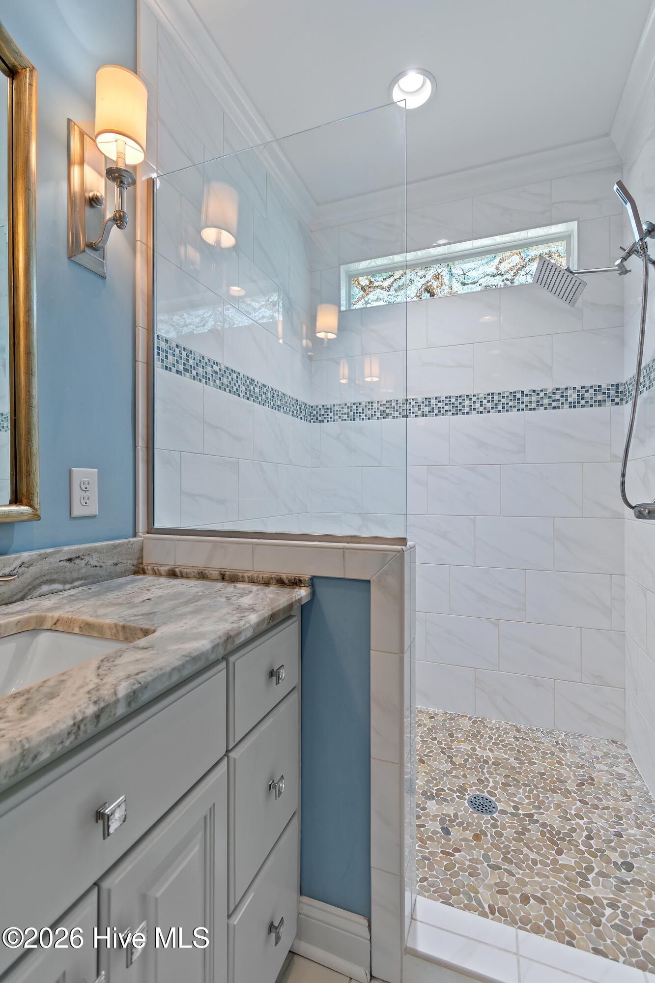 100558702 | Photo 44