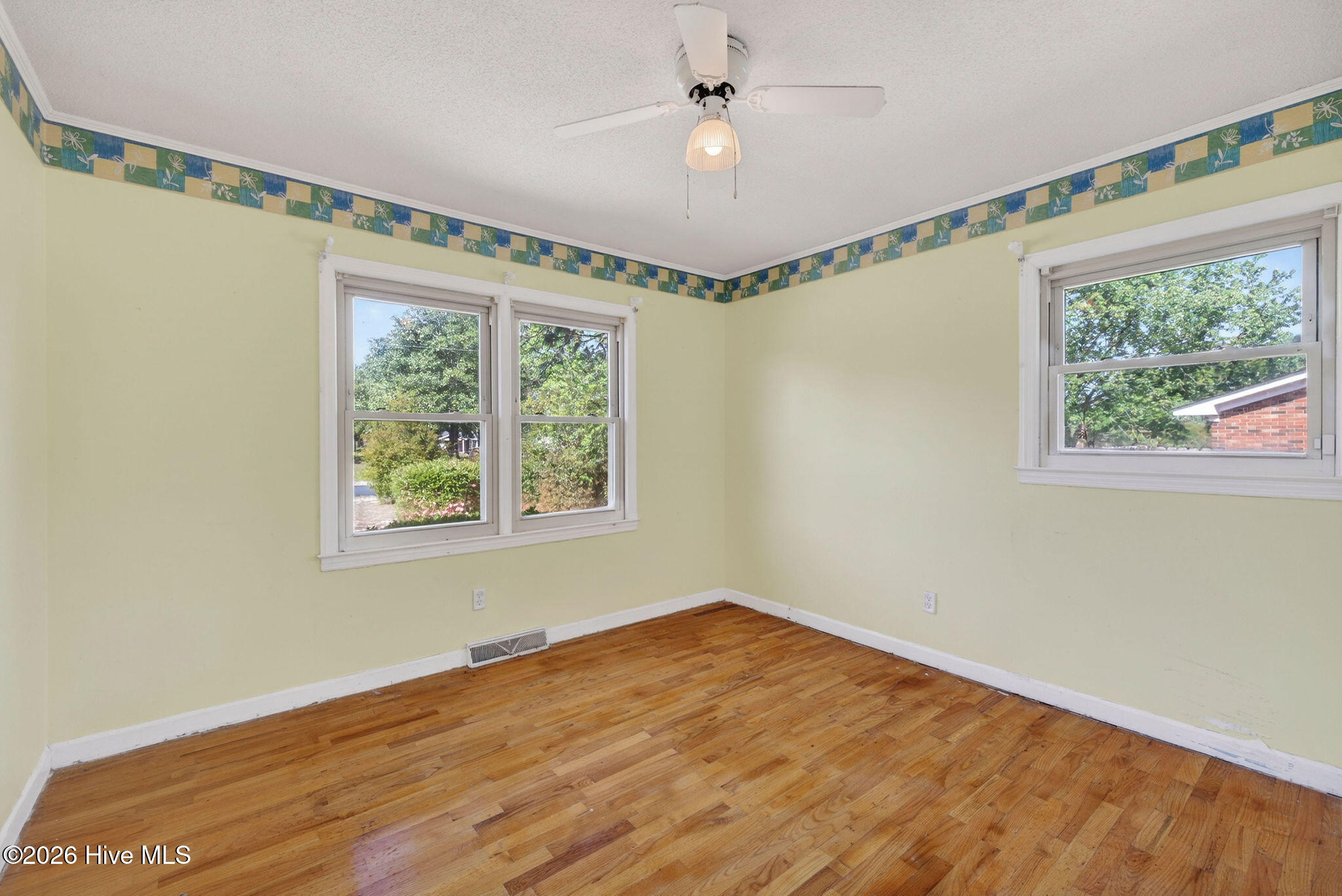 100566296 | Photo 22