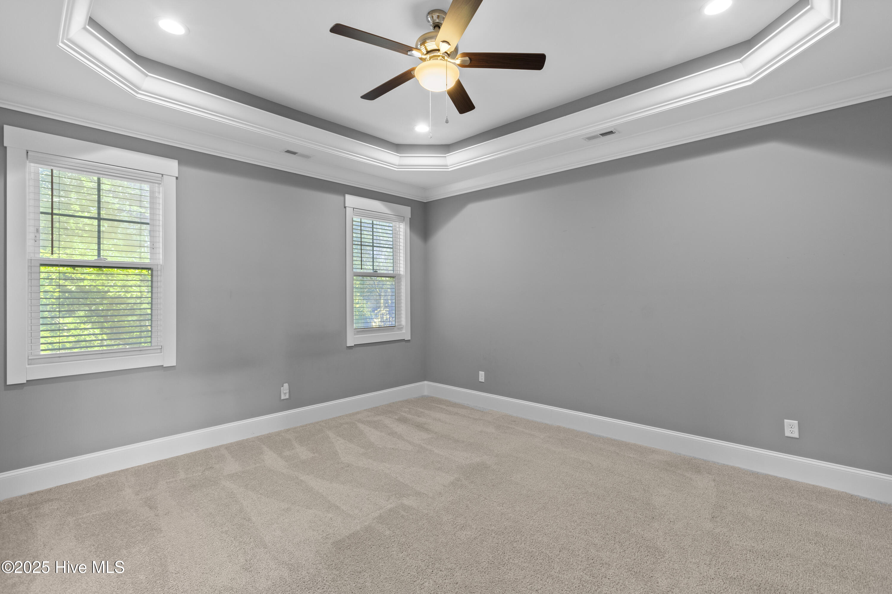 100569524 | Photo 15