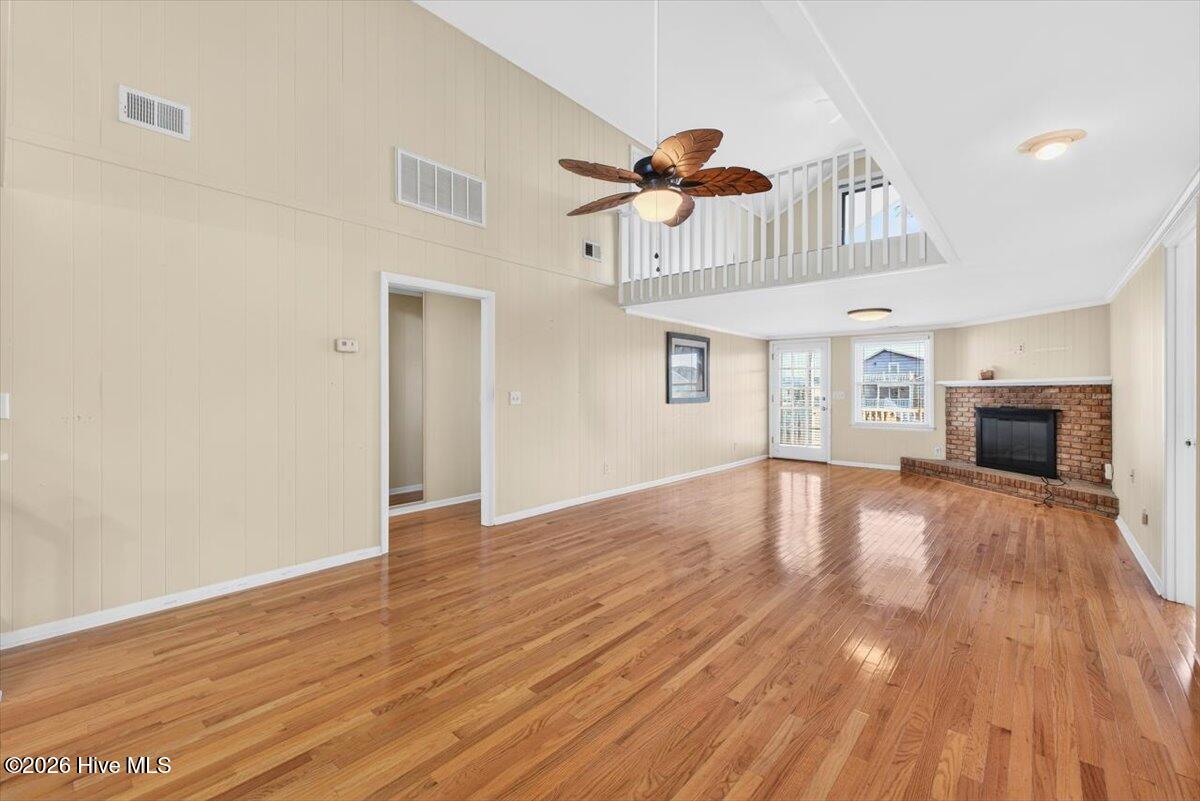 100548293 | Photo 16