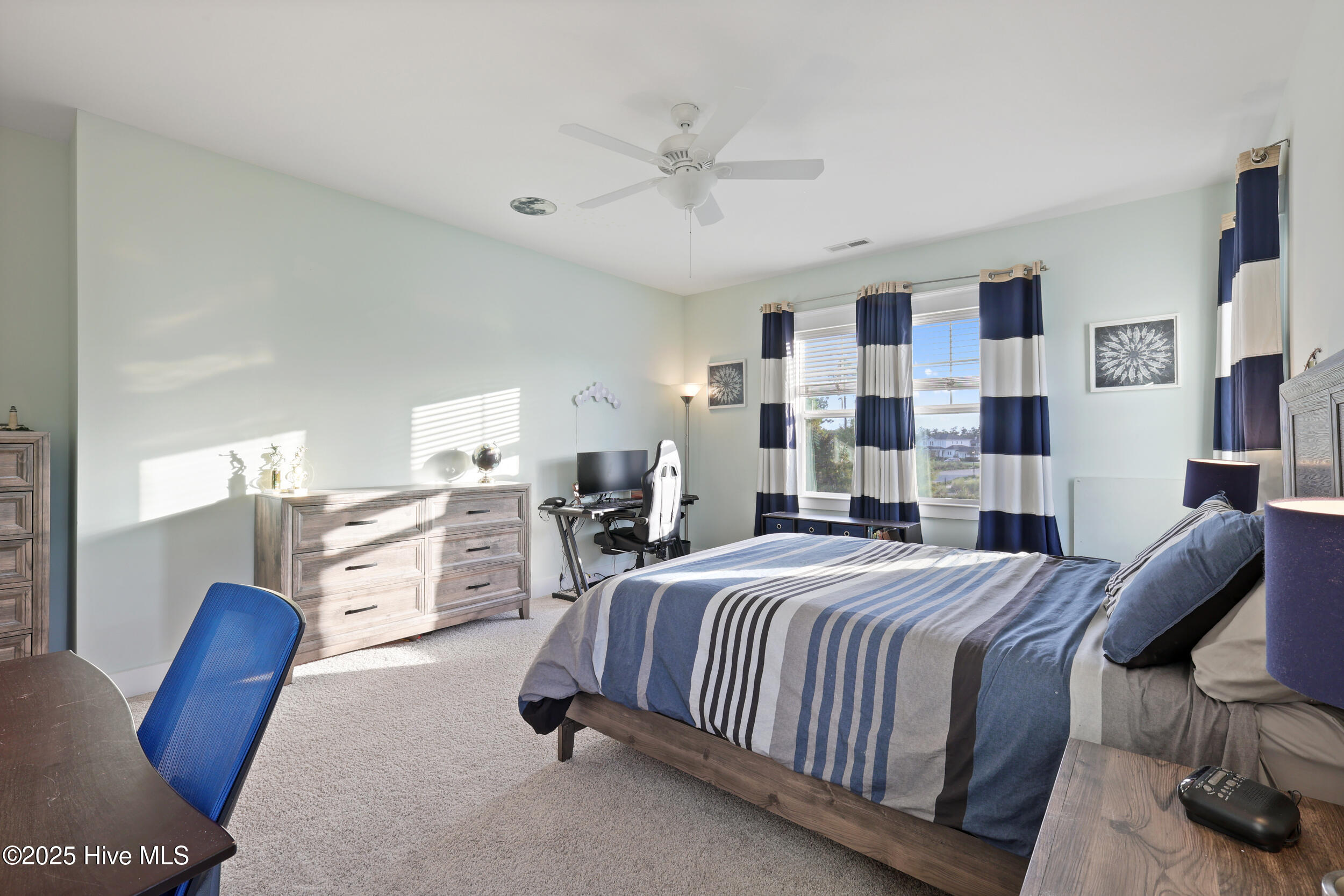 100536655 | Photo 42