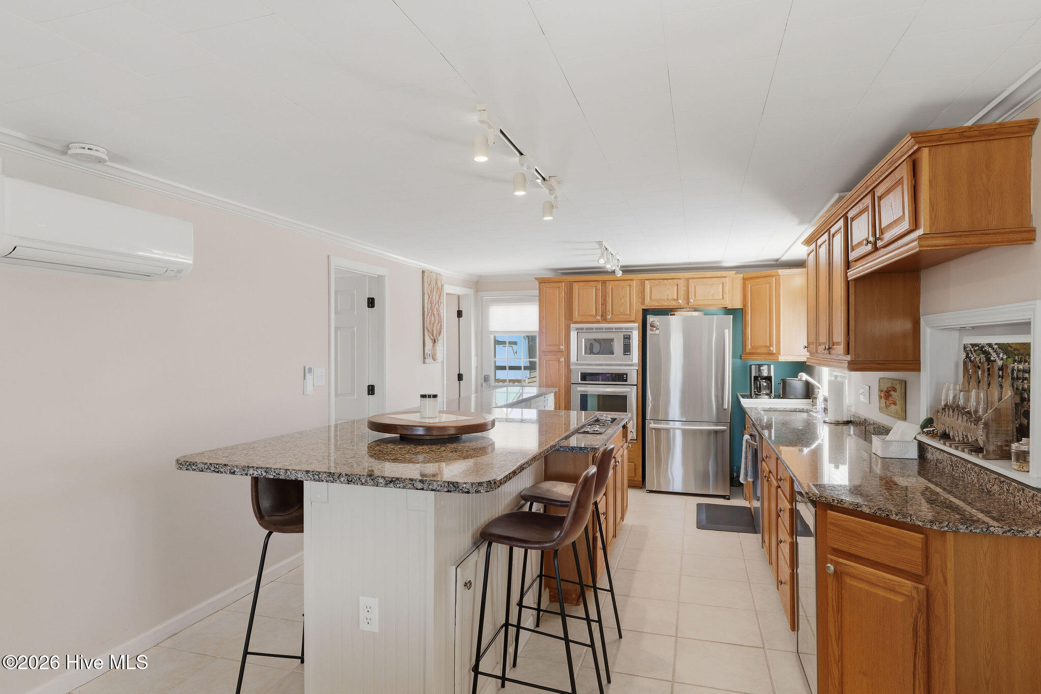 100566548 | Photo 15