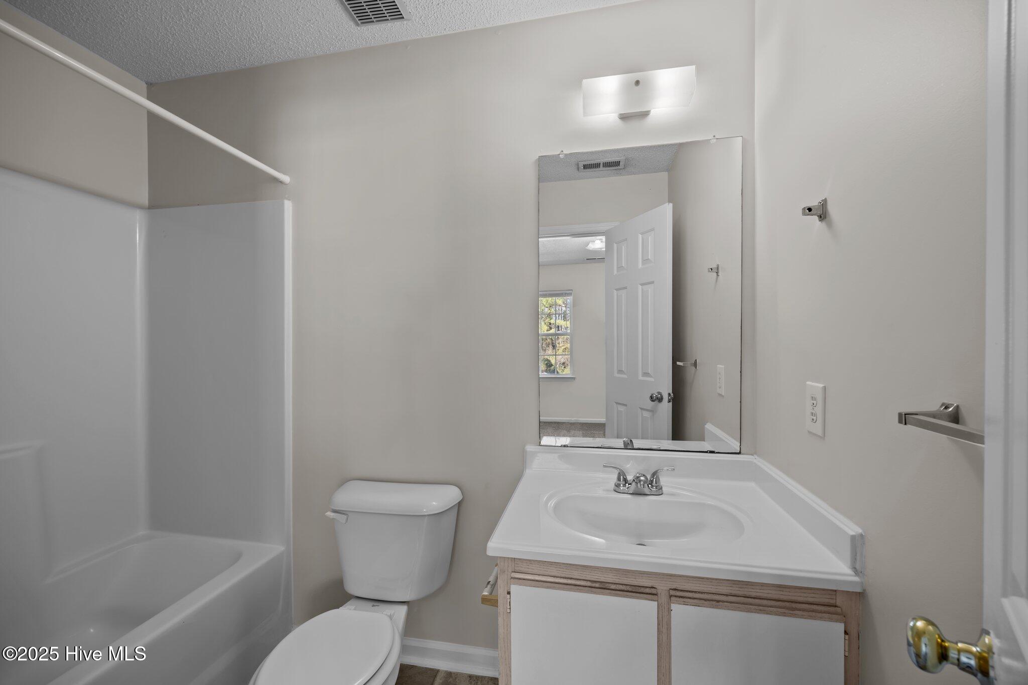 100562012 | Photo 14