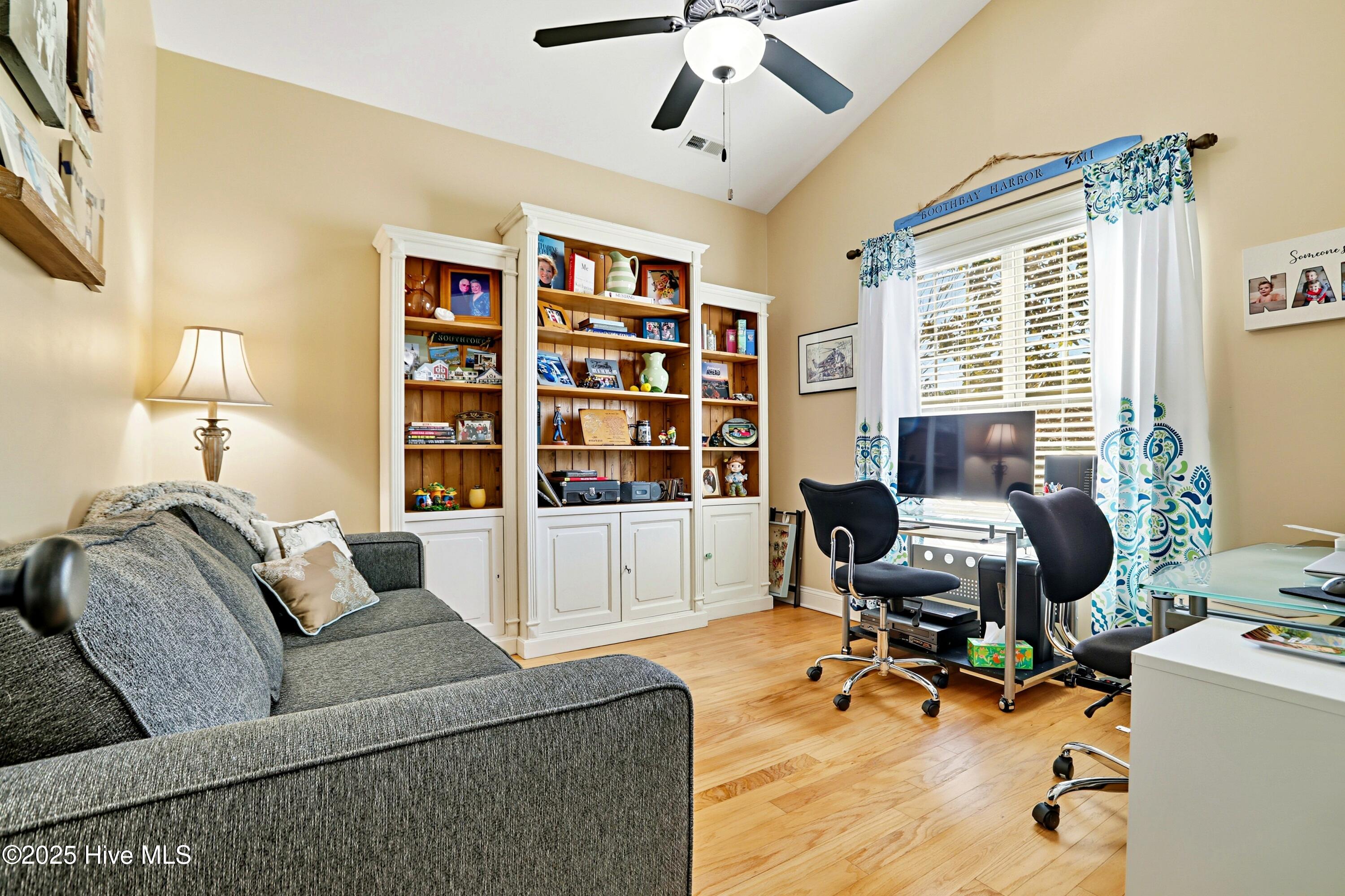 100539112 | Photo 23