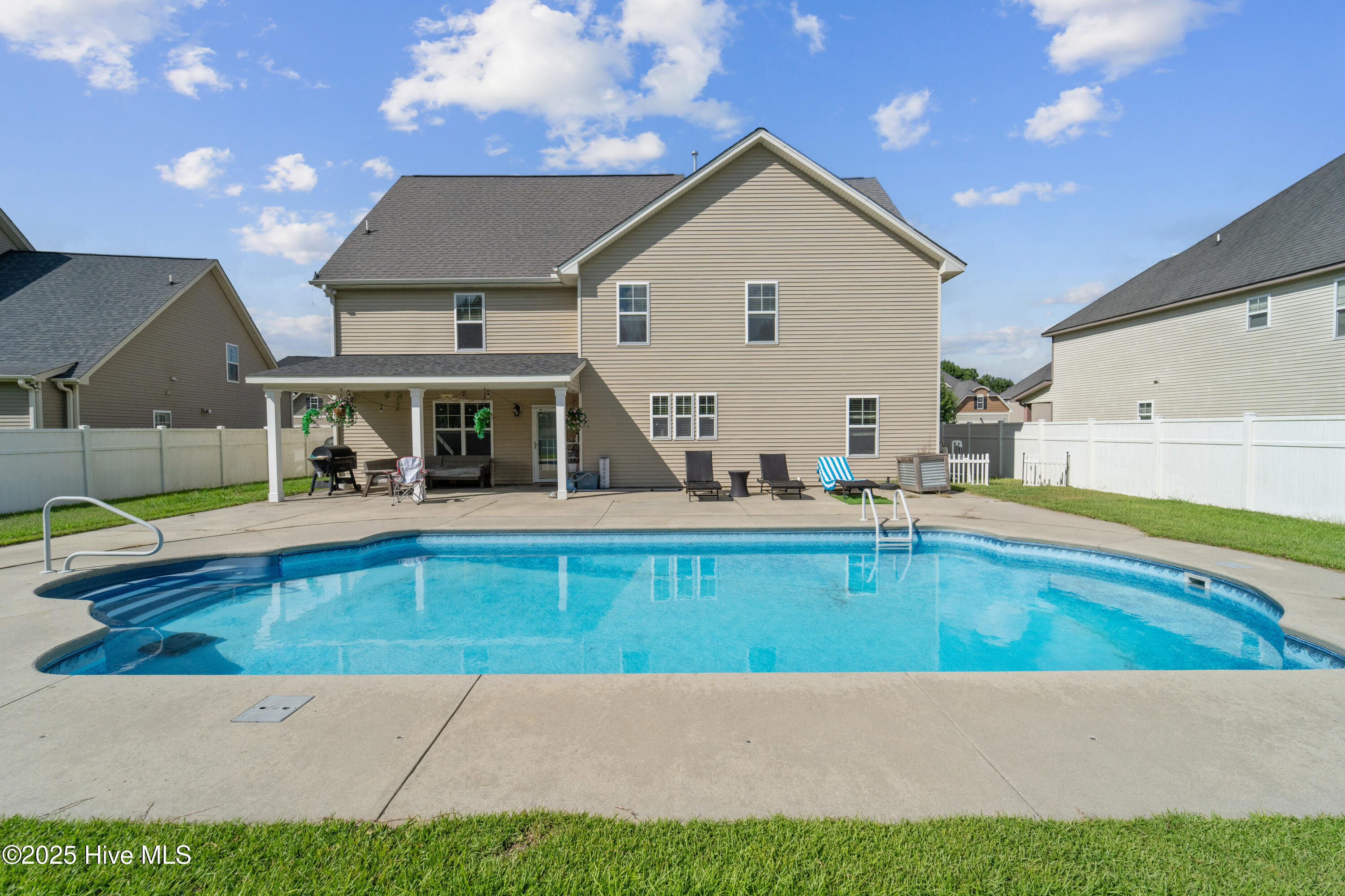 100516932 | Photo 71