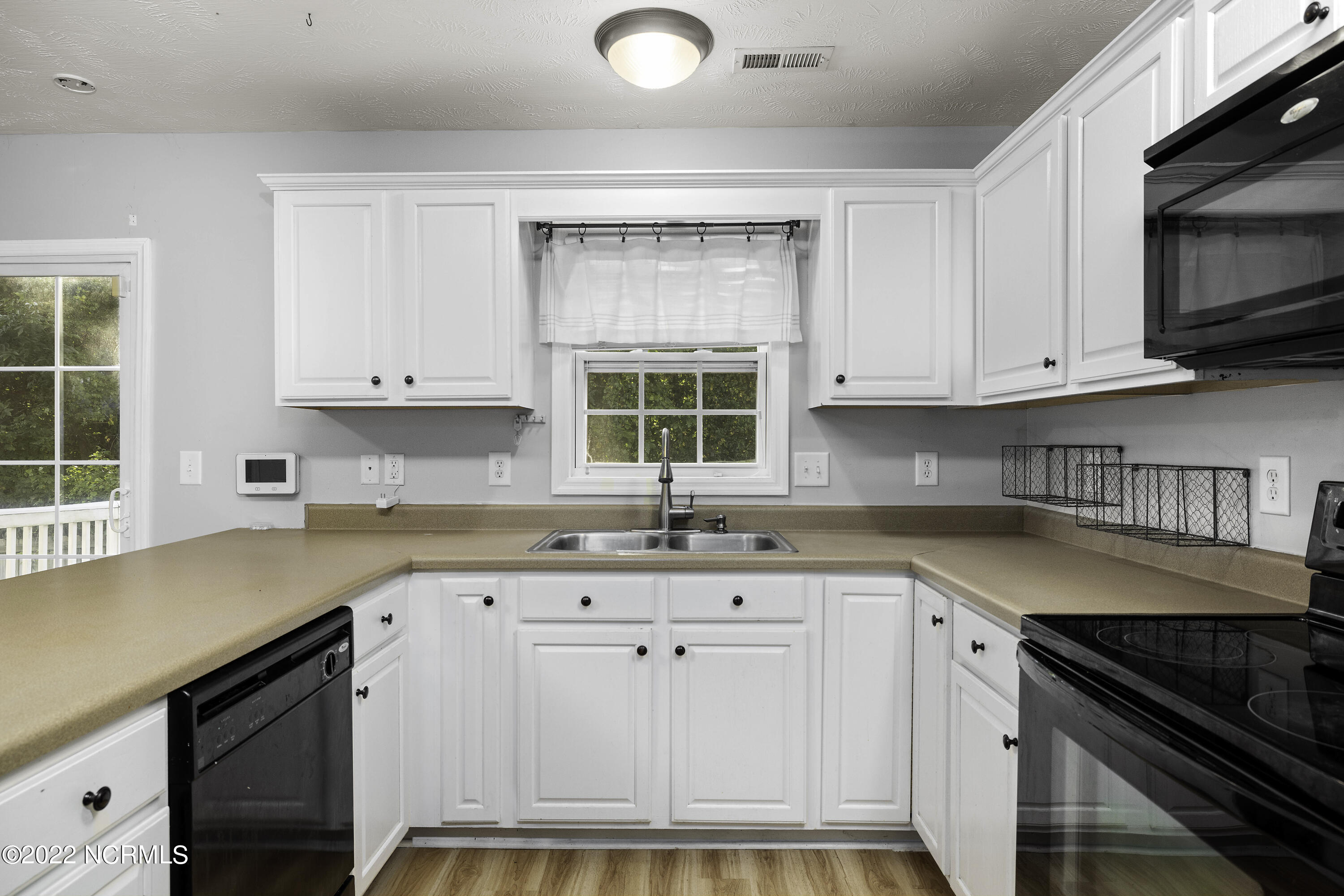 100549189 | Photo 11