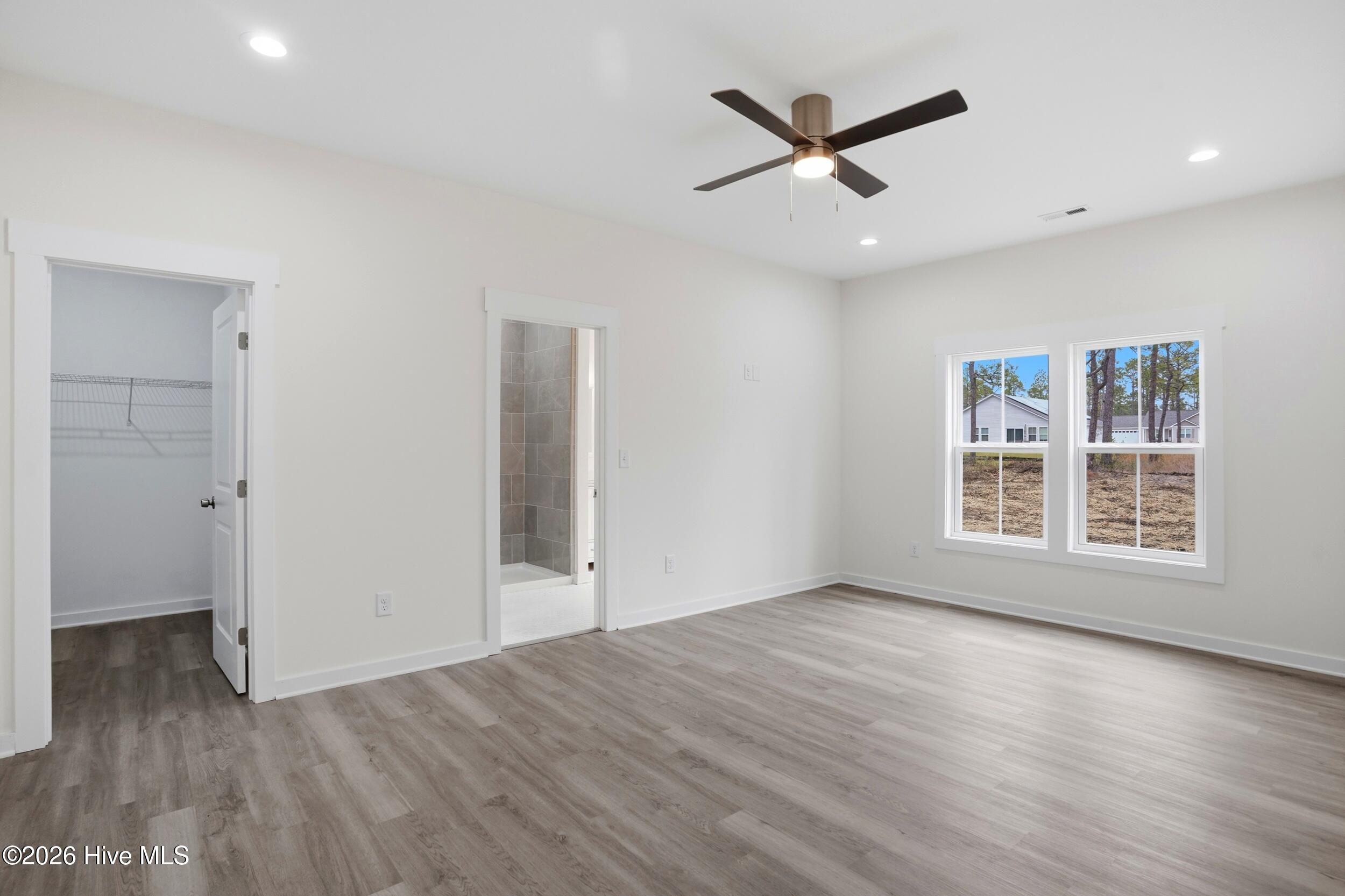 100558346 | Photo 21