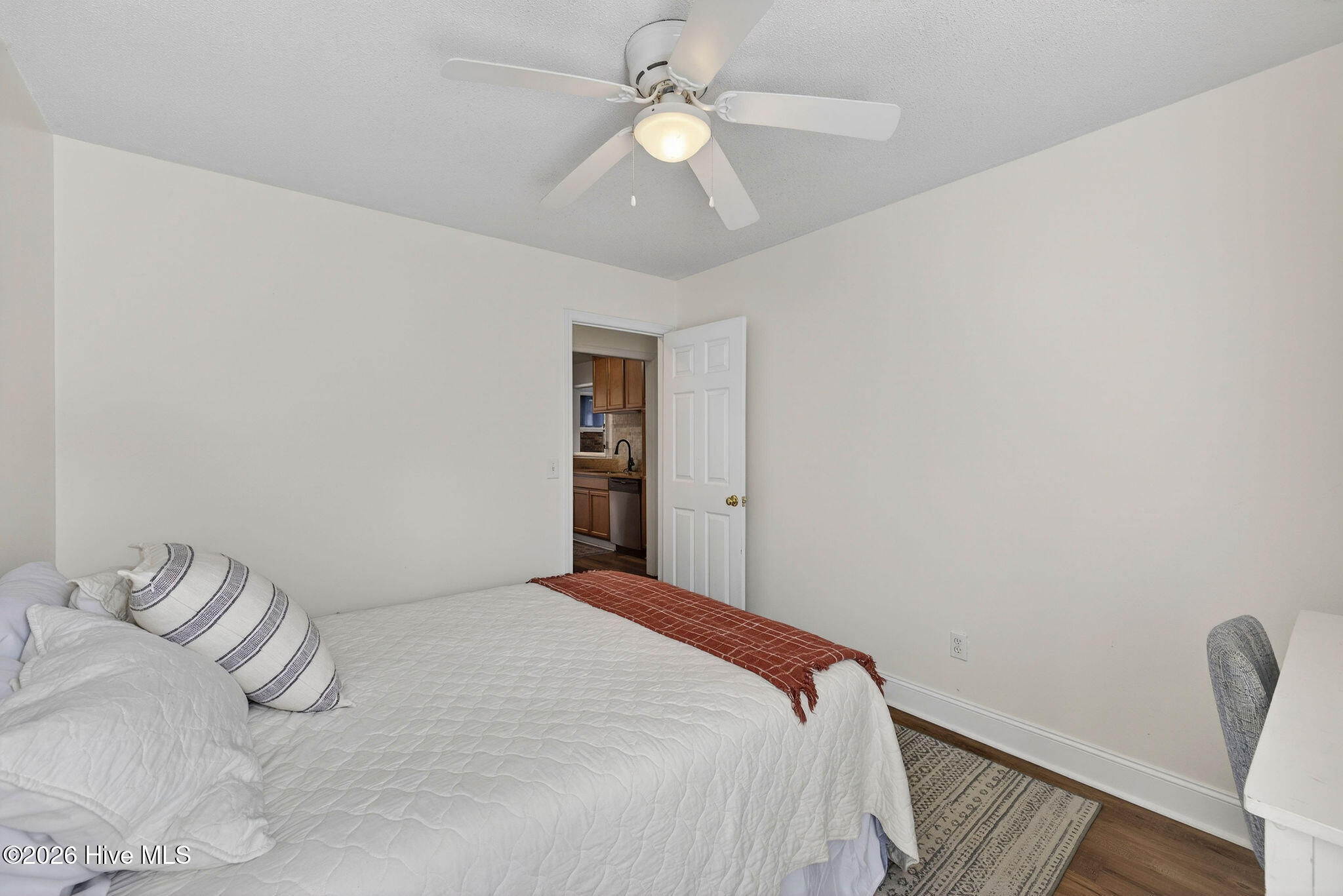 100565876 | Photo 17