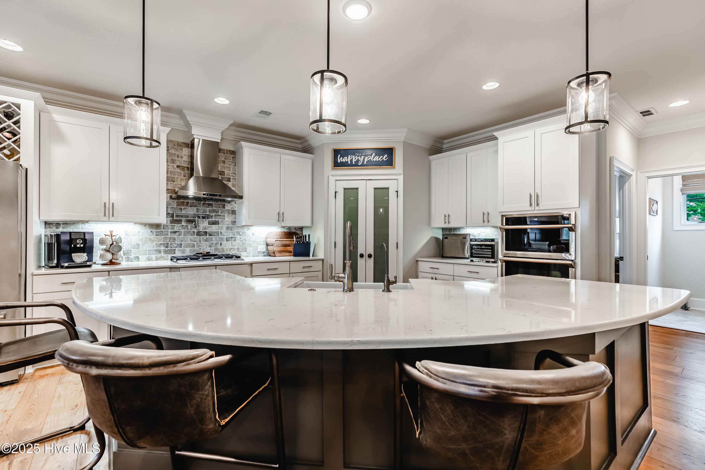 100523933 | Photo 18