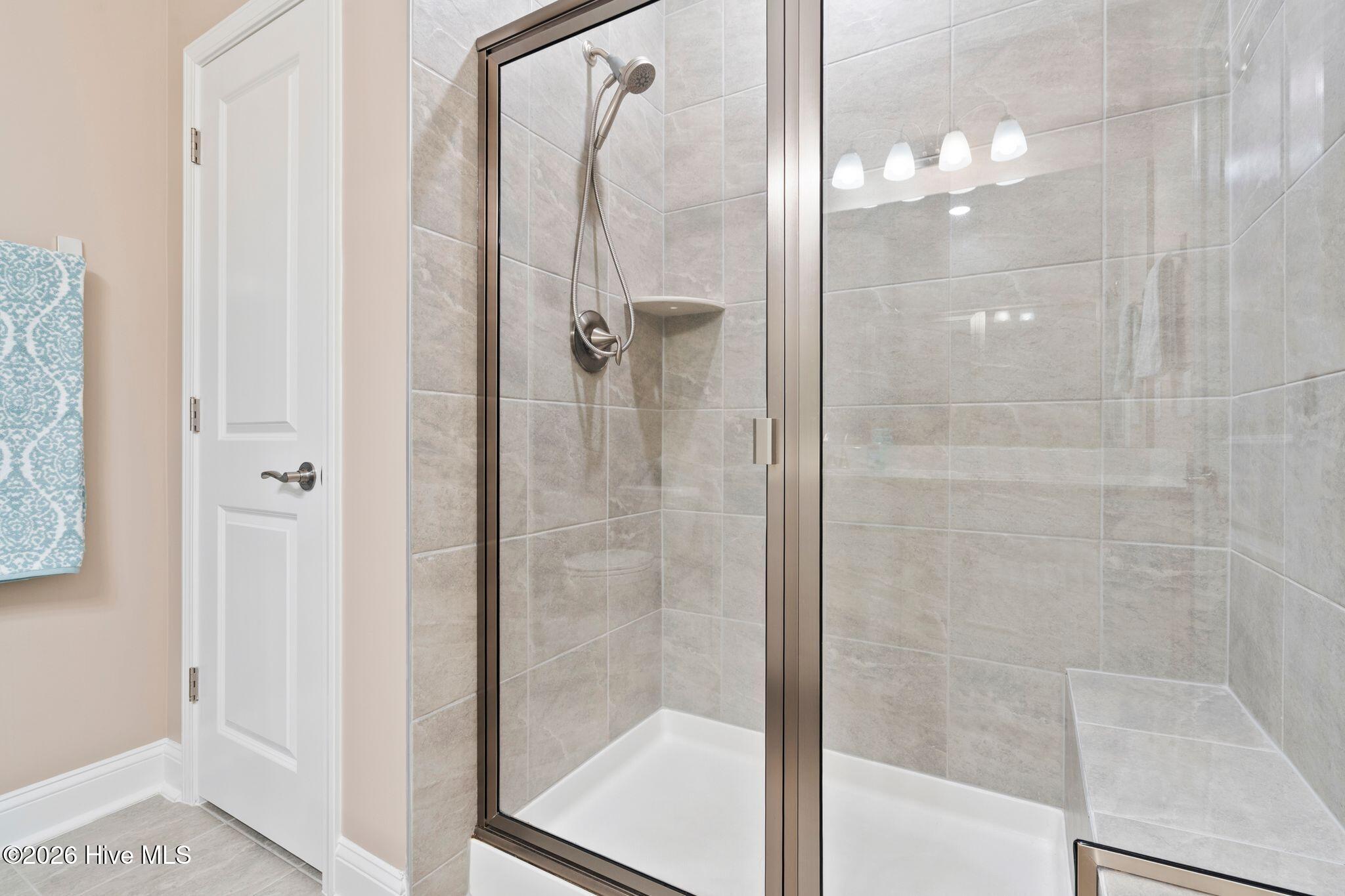 100553867 | Photo 24