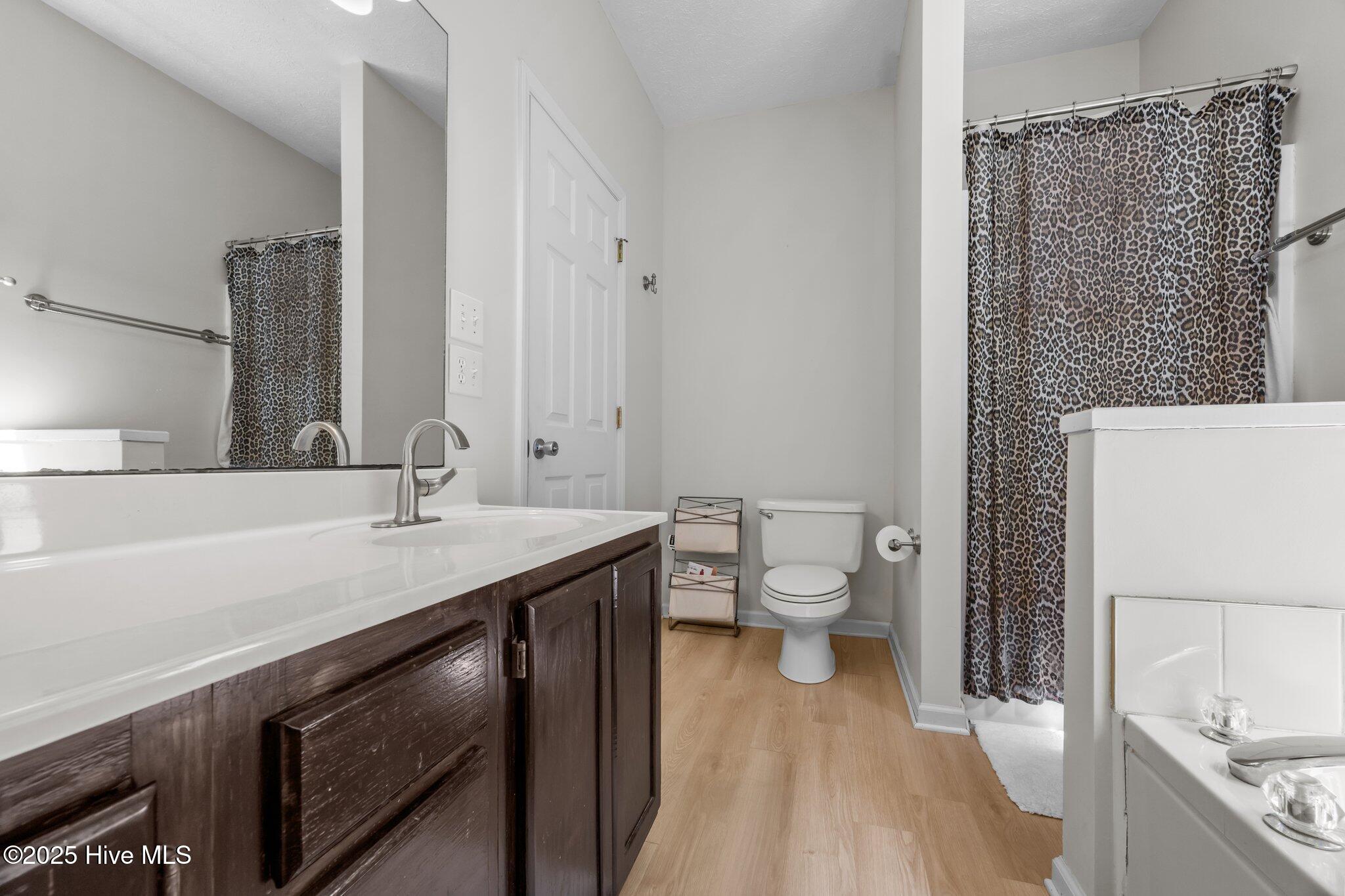 100507722 | Photo 23