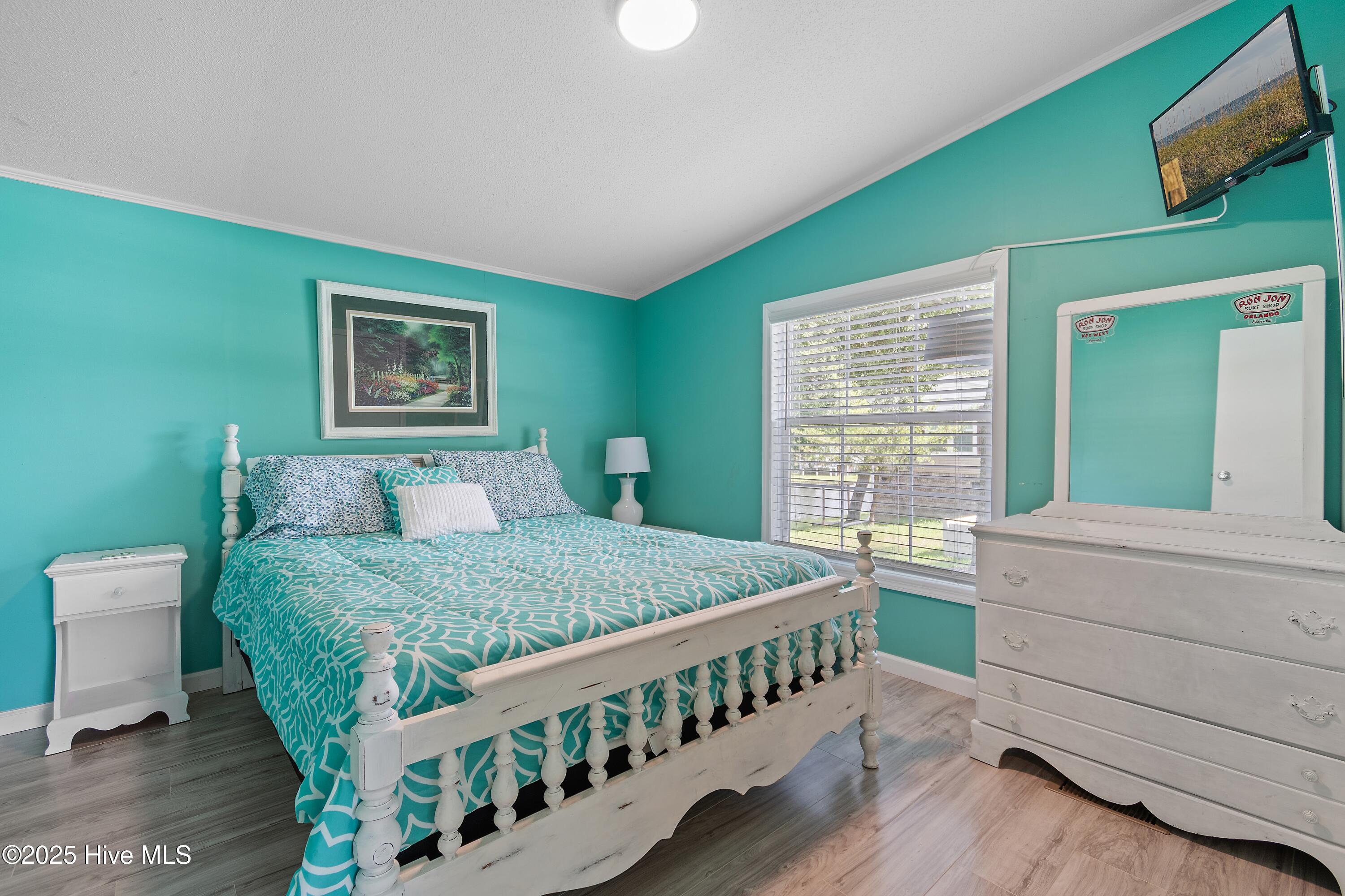 100525388 | Photo 16