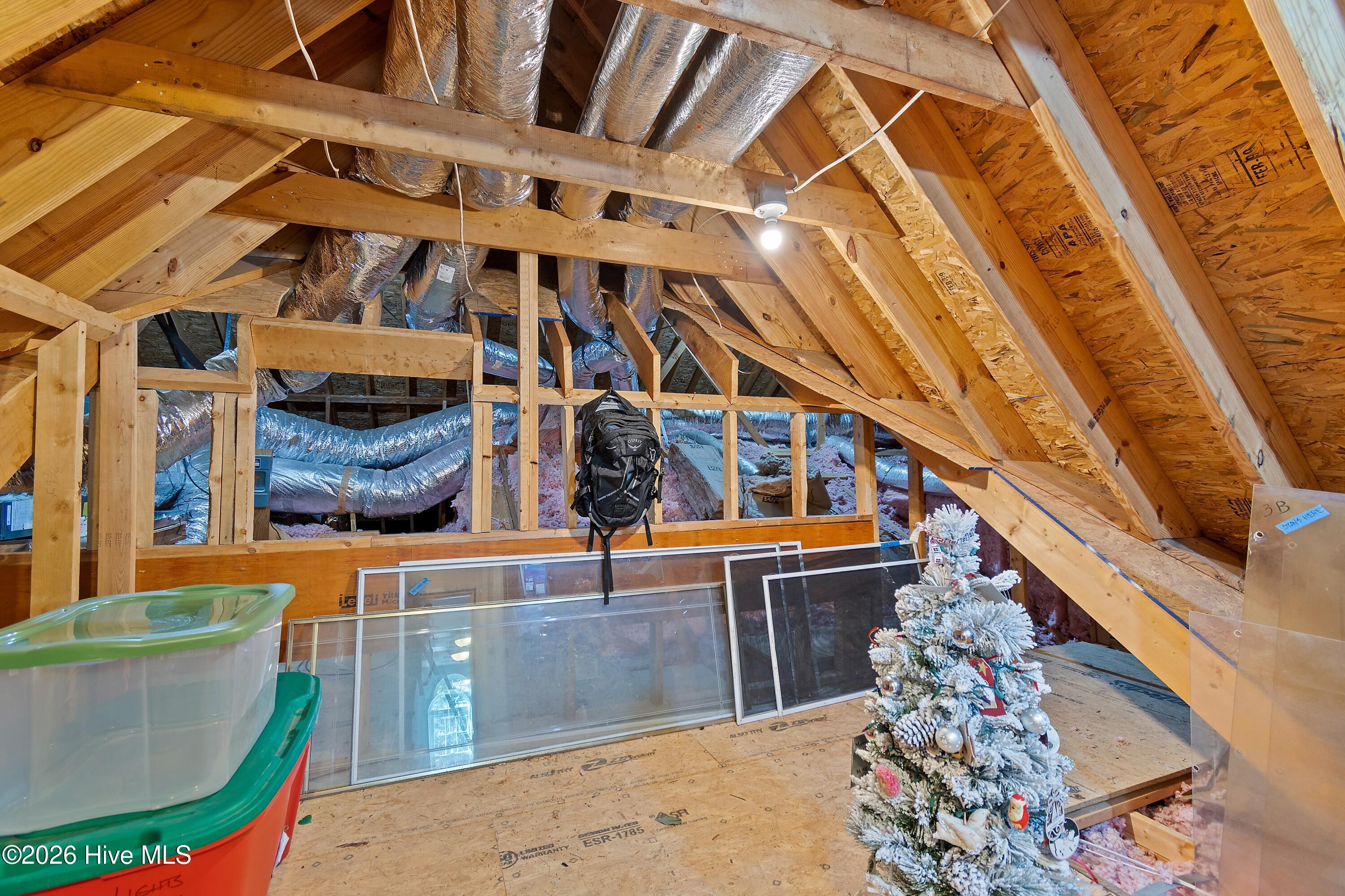 100561490 | Photo 44