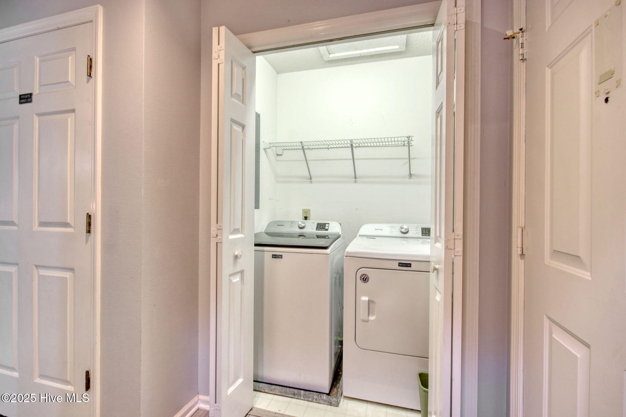 100528000 | Photo 18