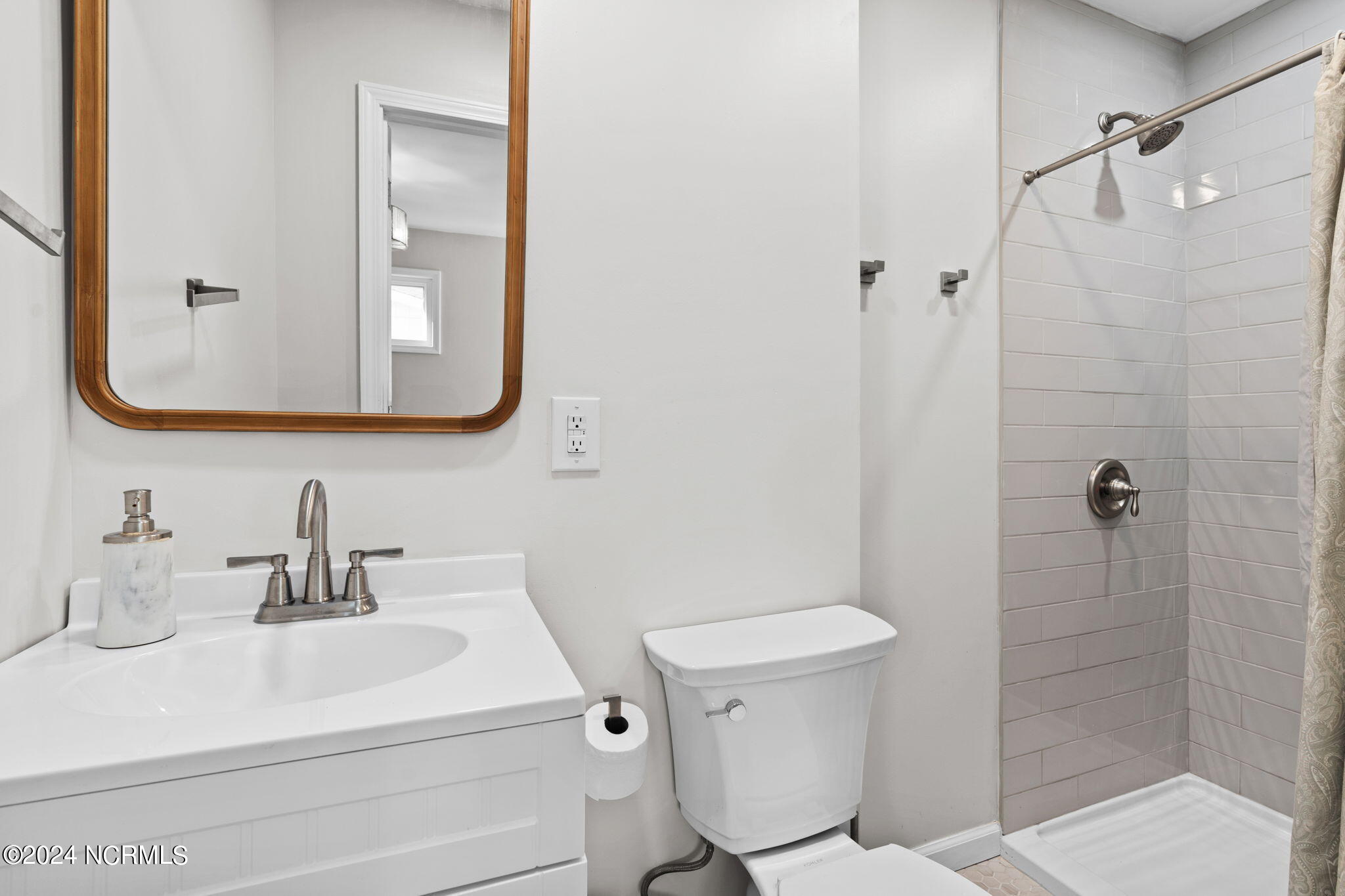 100566764 | Photo 19