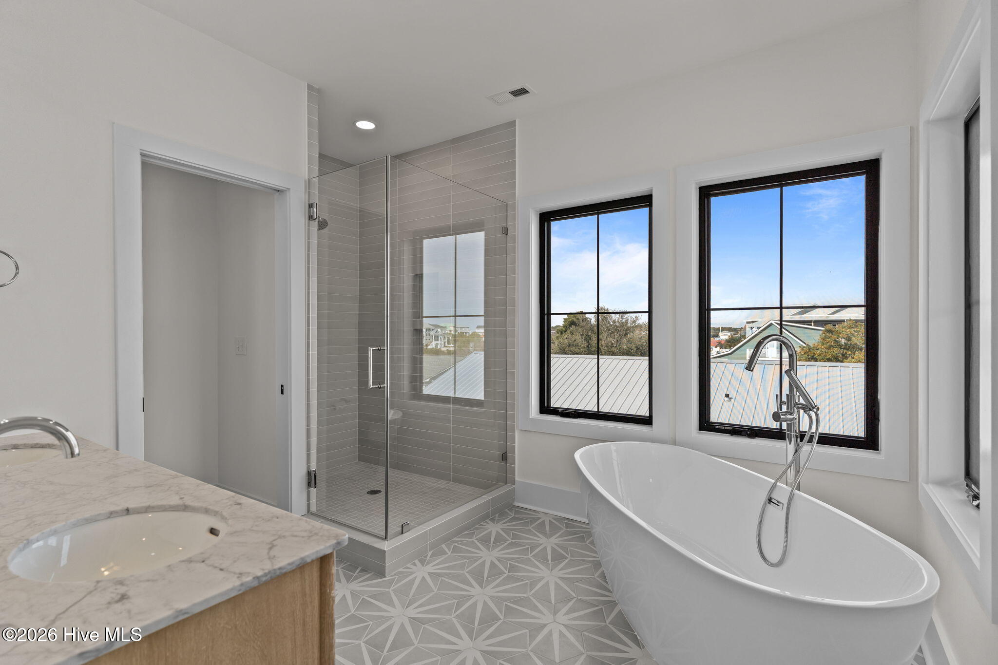 100553287 | Photo 65