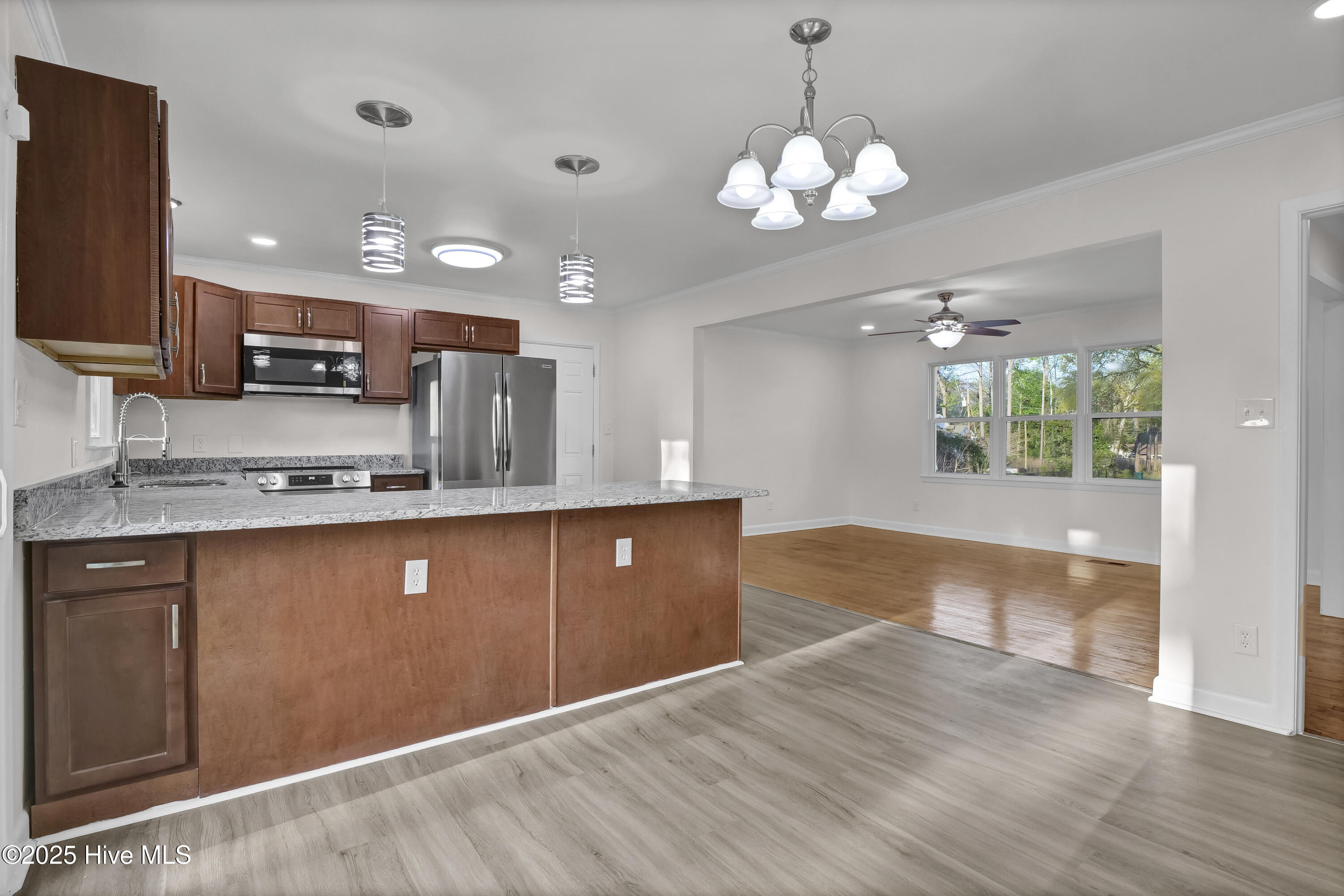 100555284 | Photo 10