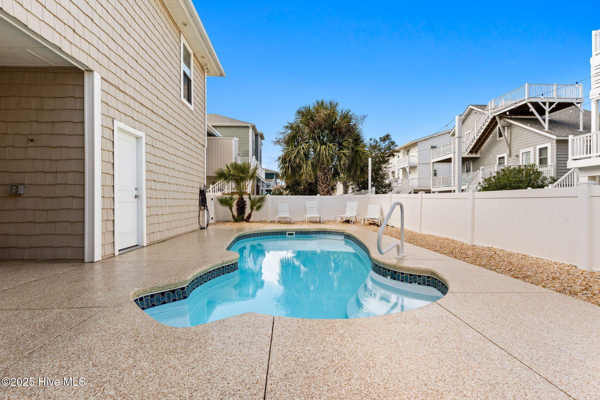 100541677 | Photo 59