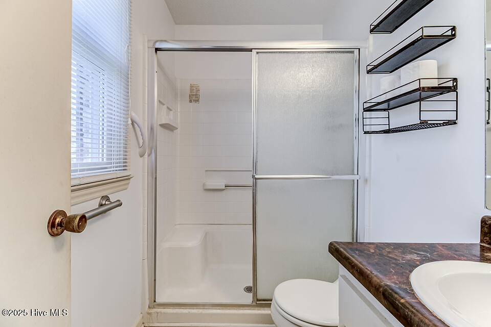 100541590 | Photo 28