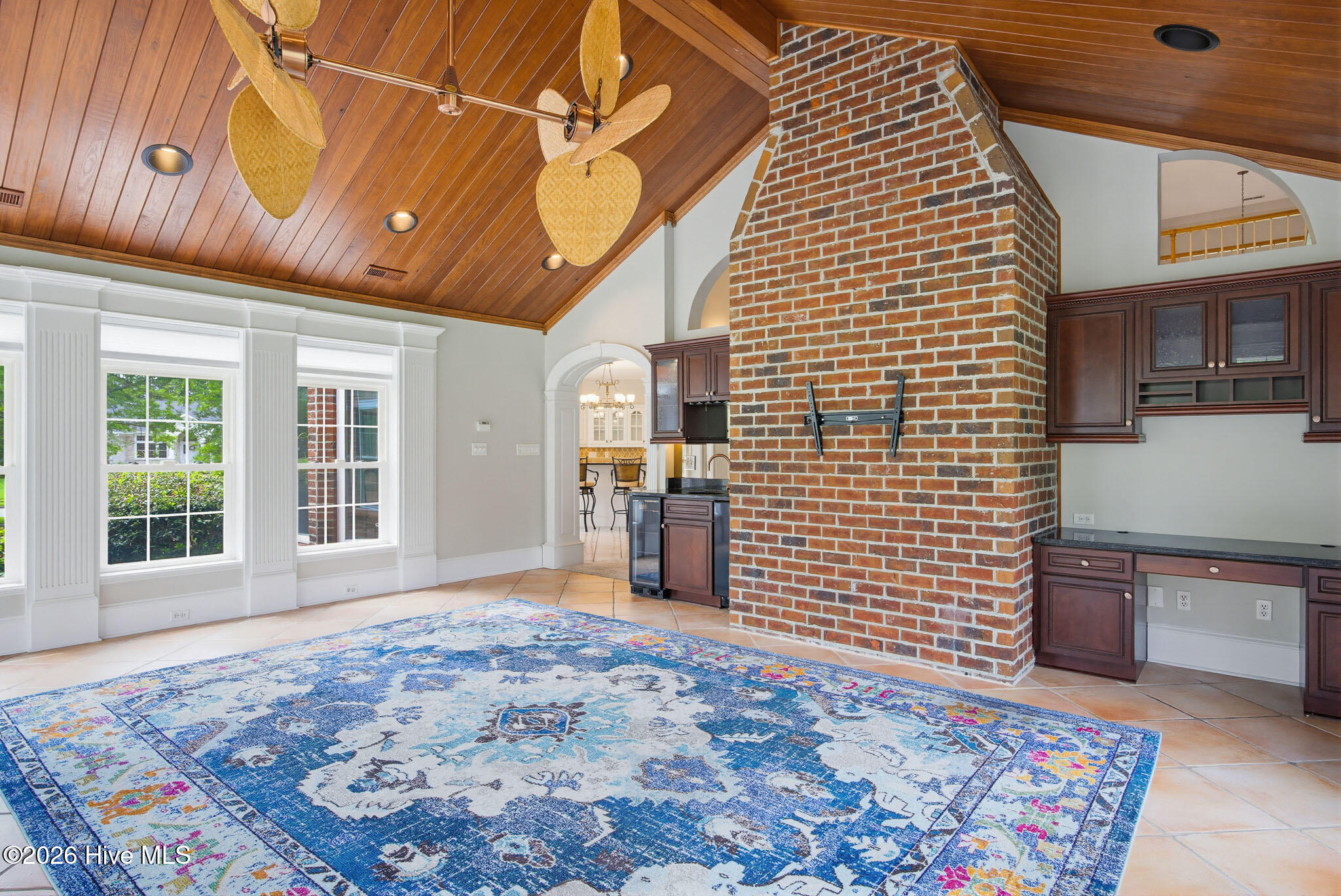 100570266 | Photo 27