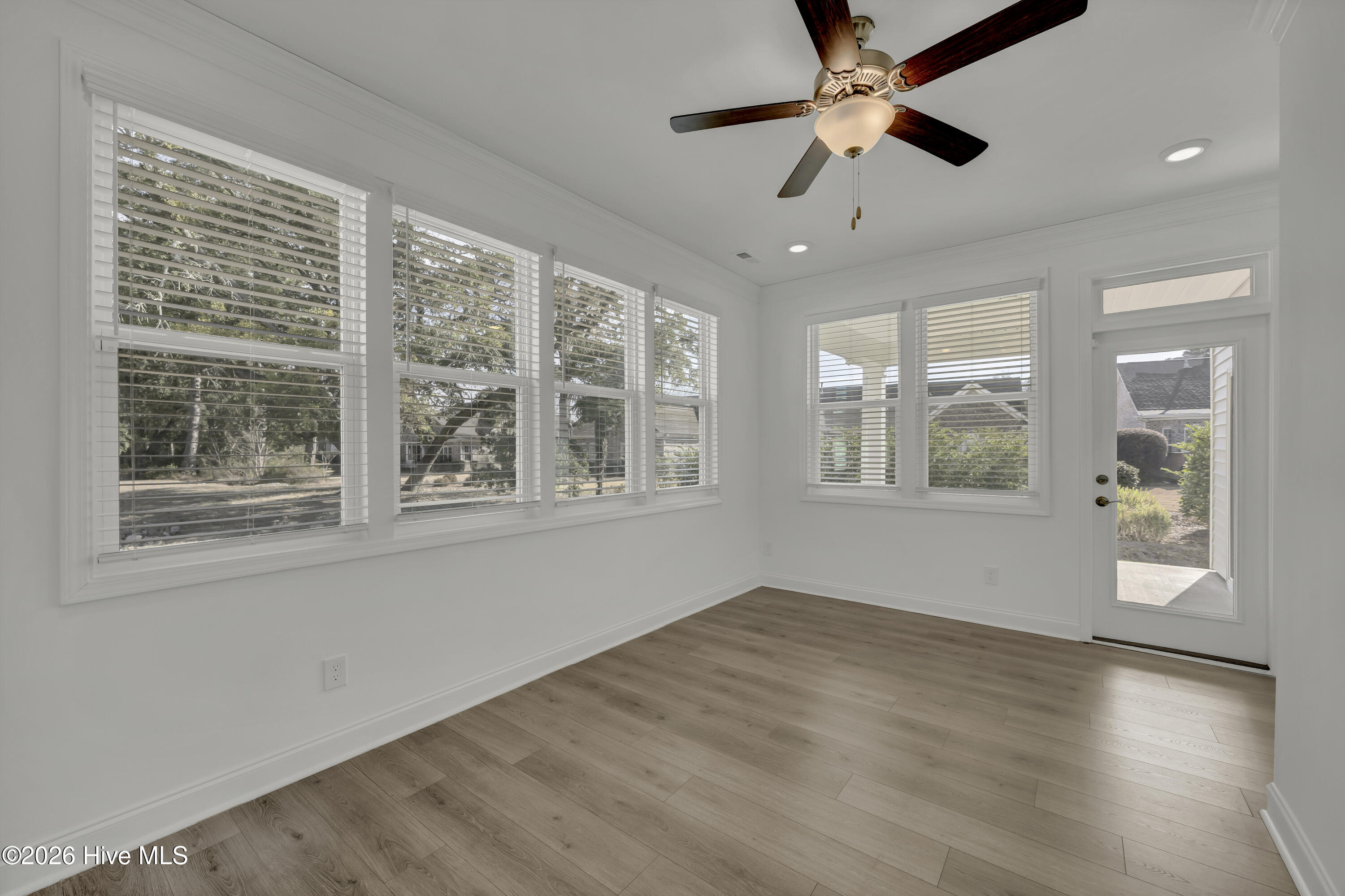 100548417 | Photo 11