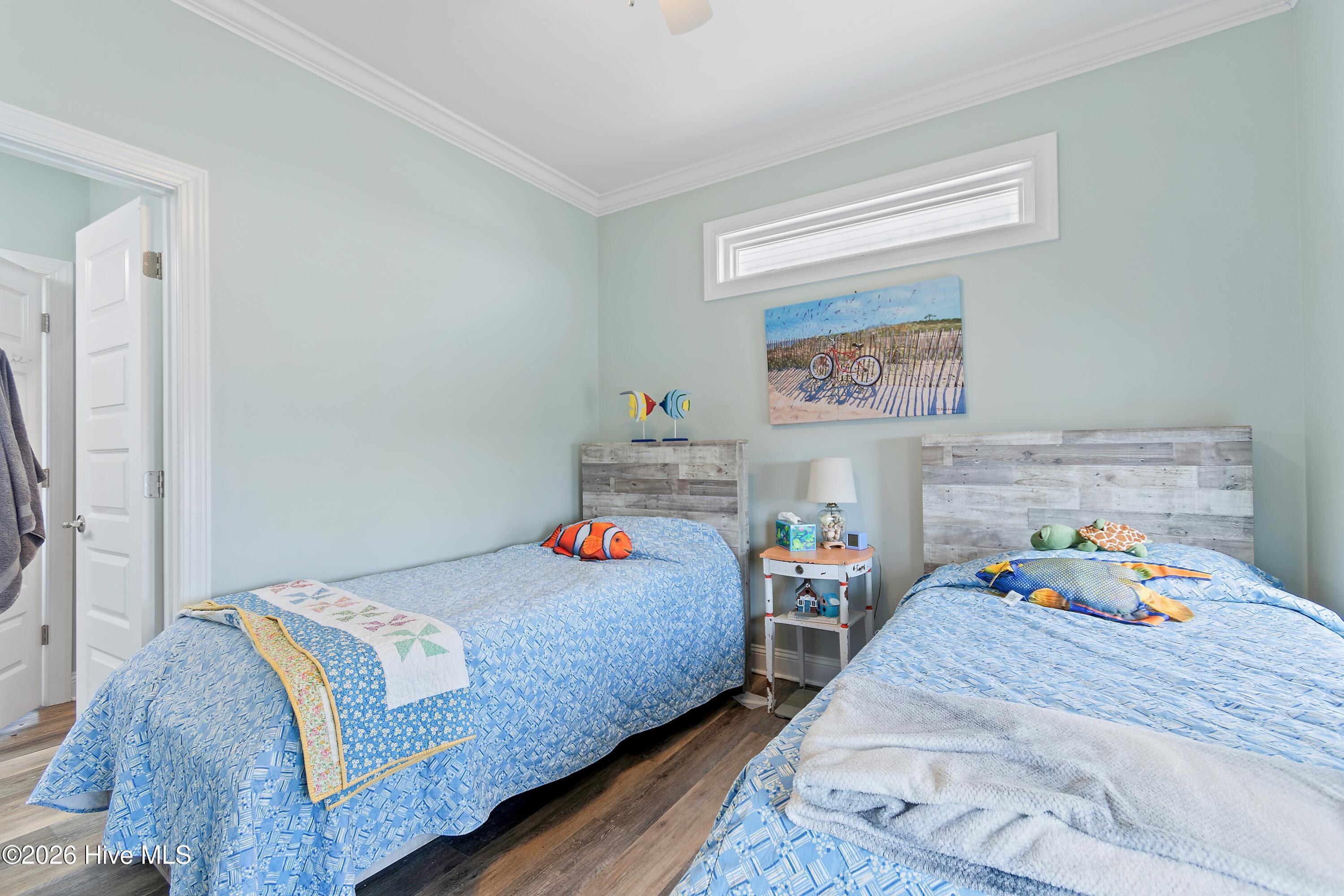 100569393 | Photo 11